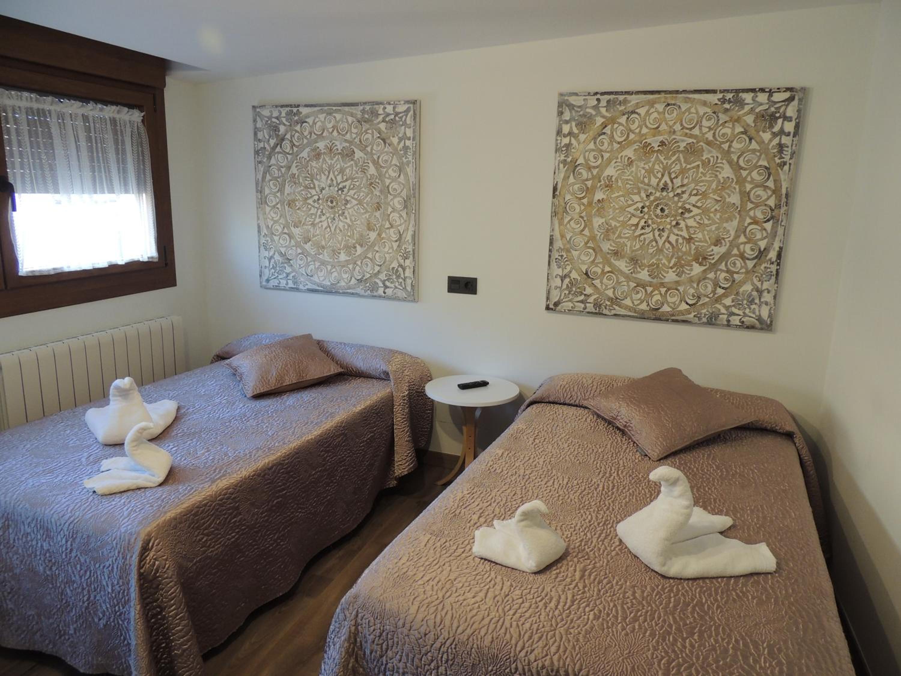 Quadruple Room with Private Bathroom - Photo 12