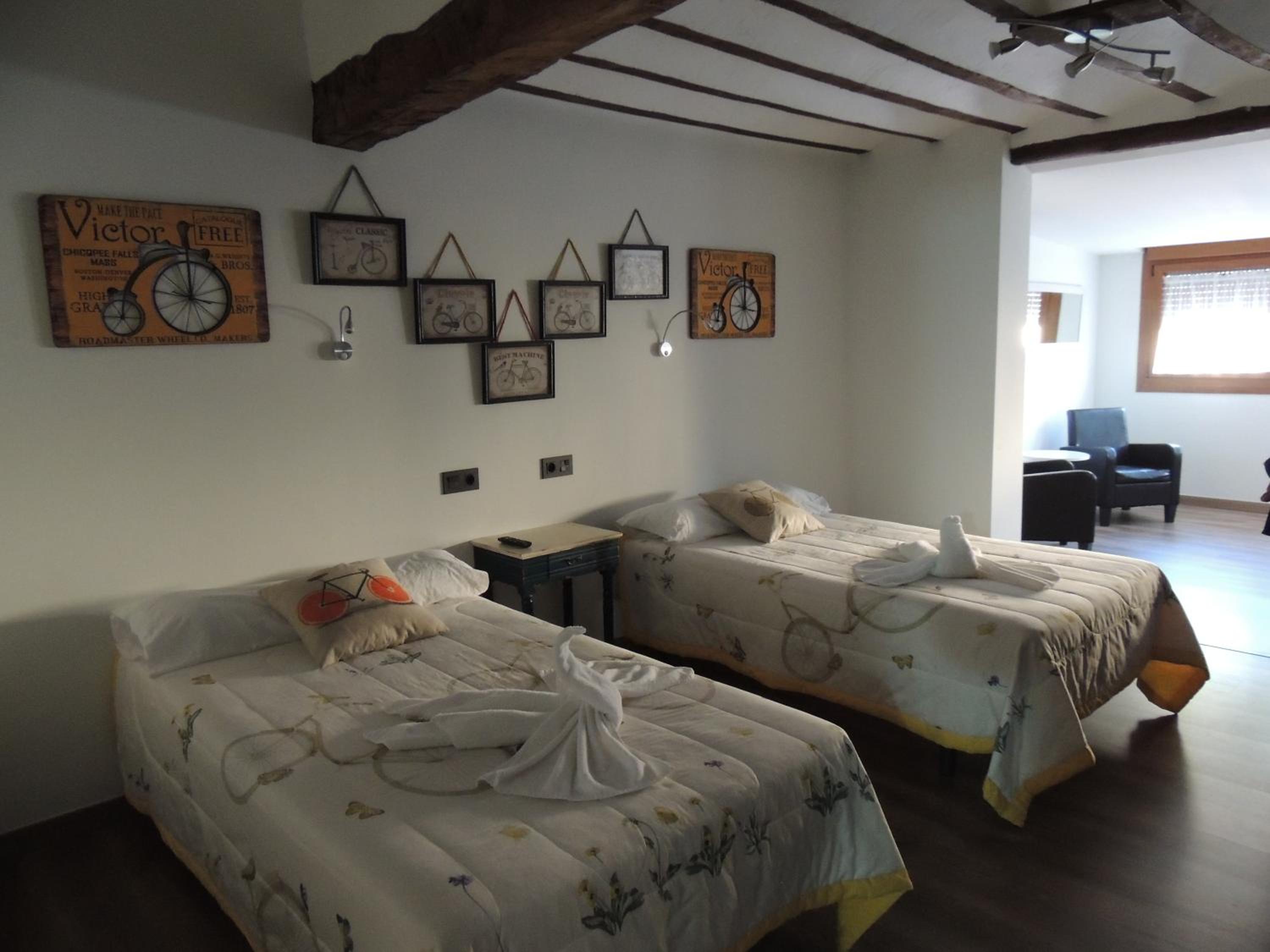 Quadruple Room with Private Bathroom - Photo 1