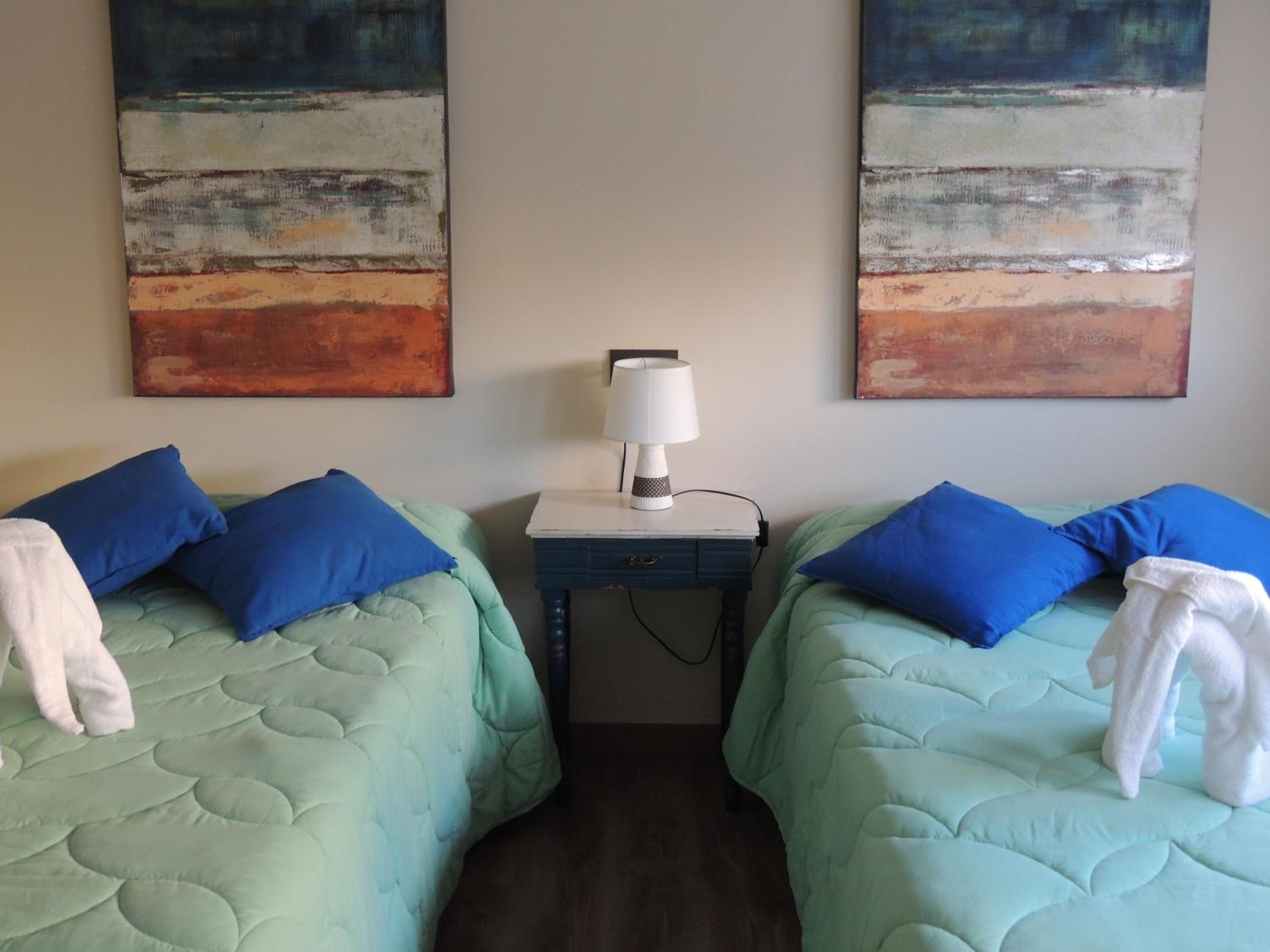 Quadruple Room with Private Bathroom - Photo 9