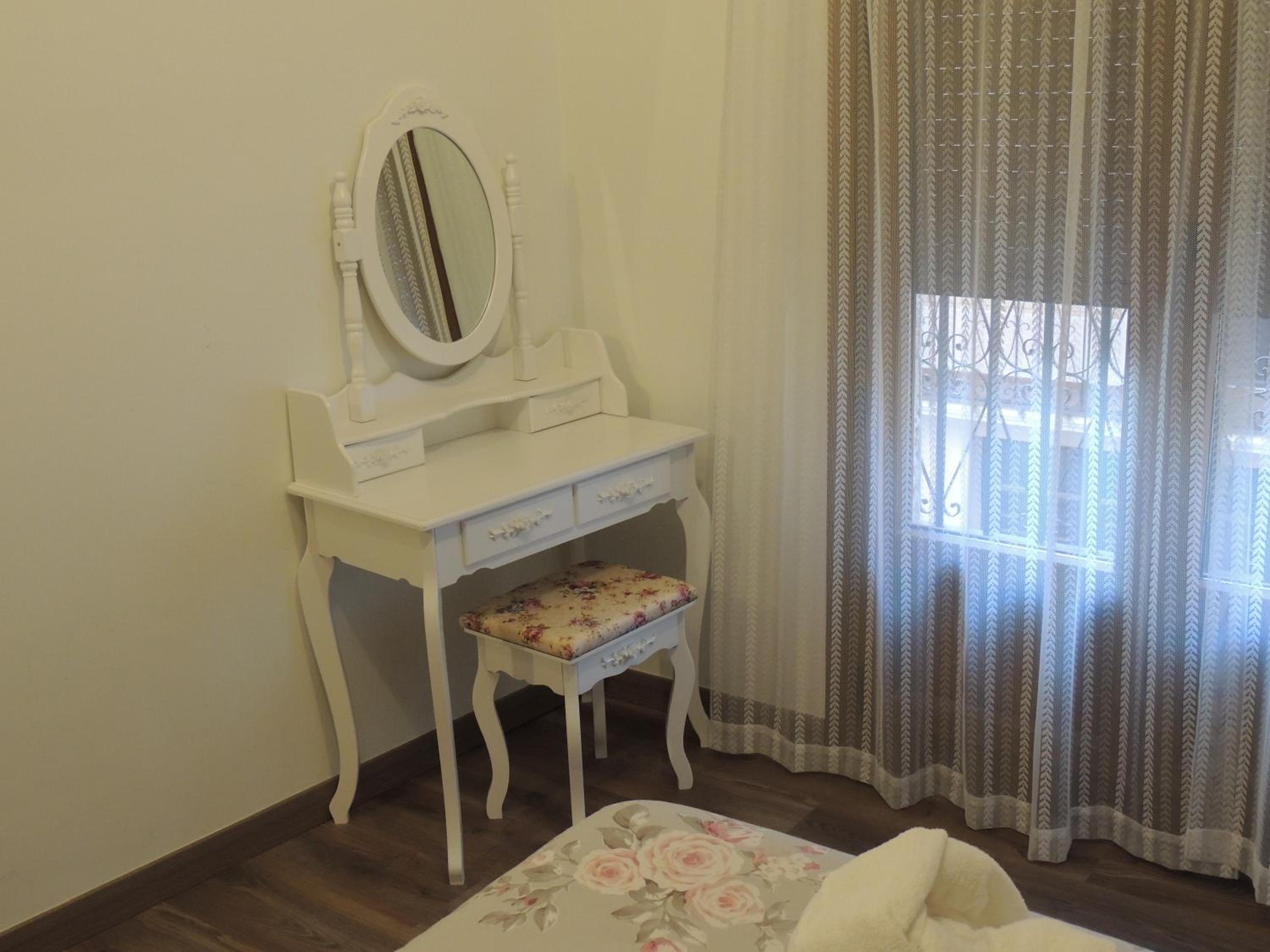Twin Room with Private Bathroom - Photo 1