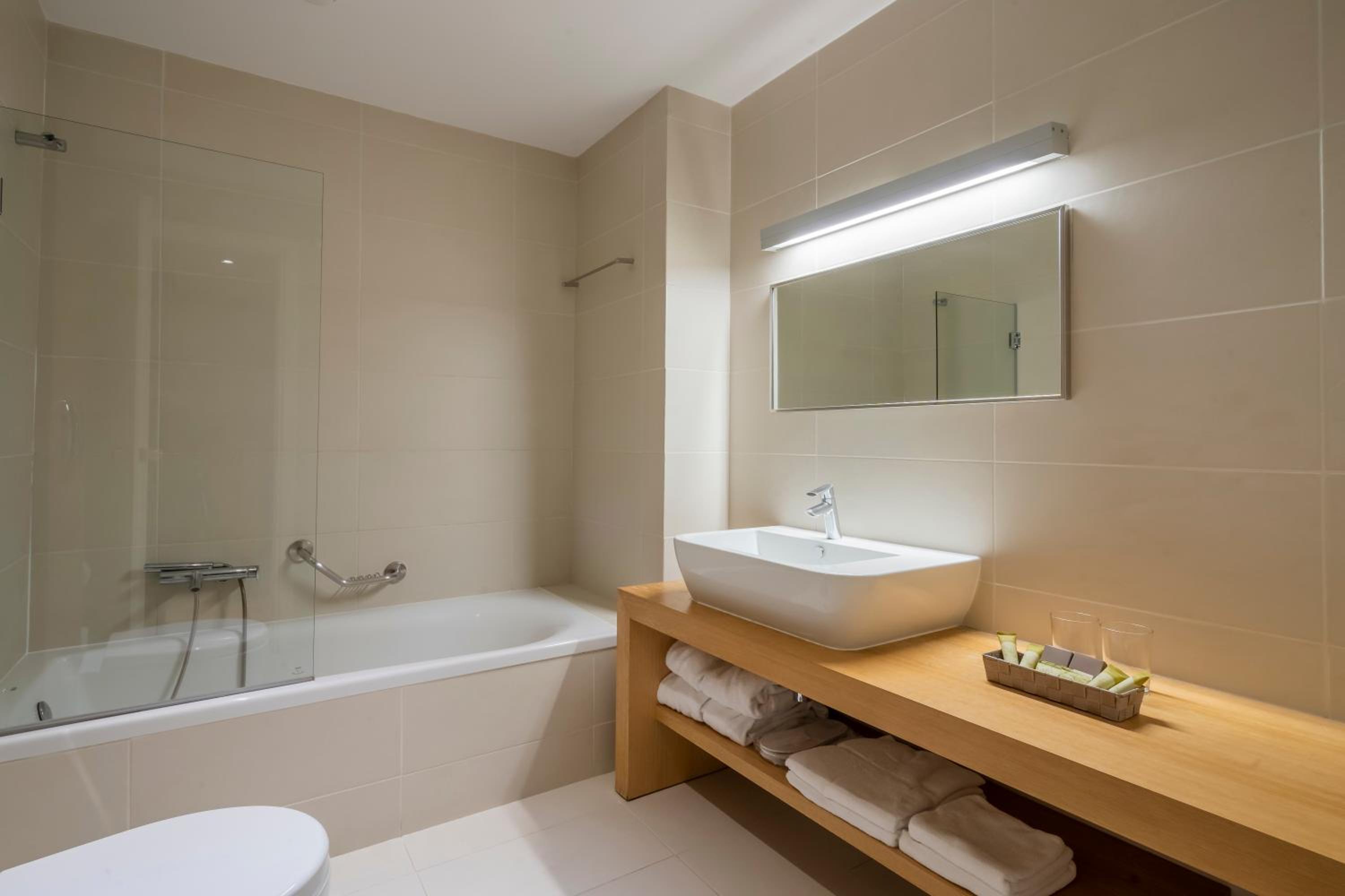 Executive Family Suite - Photo 28