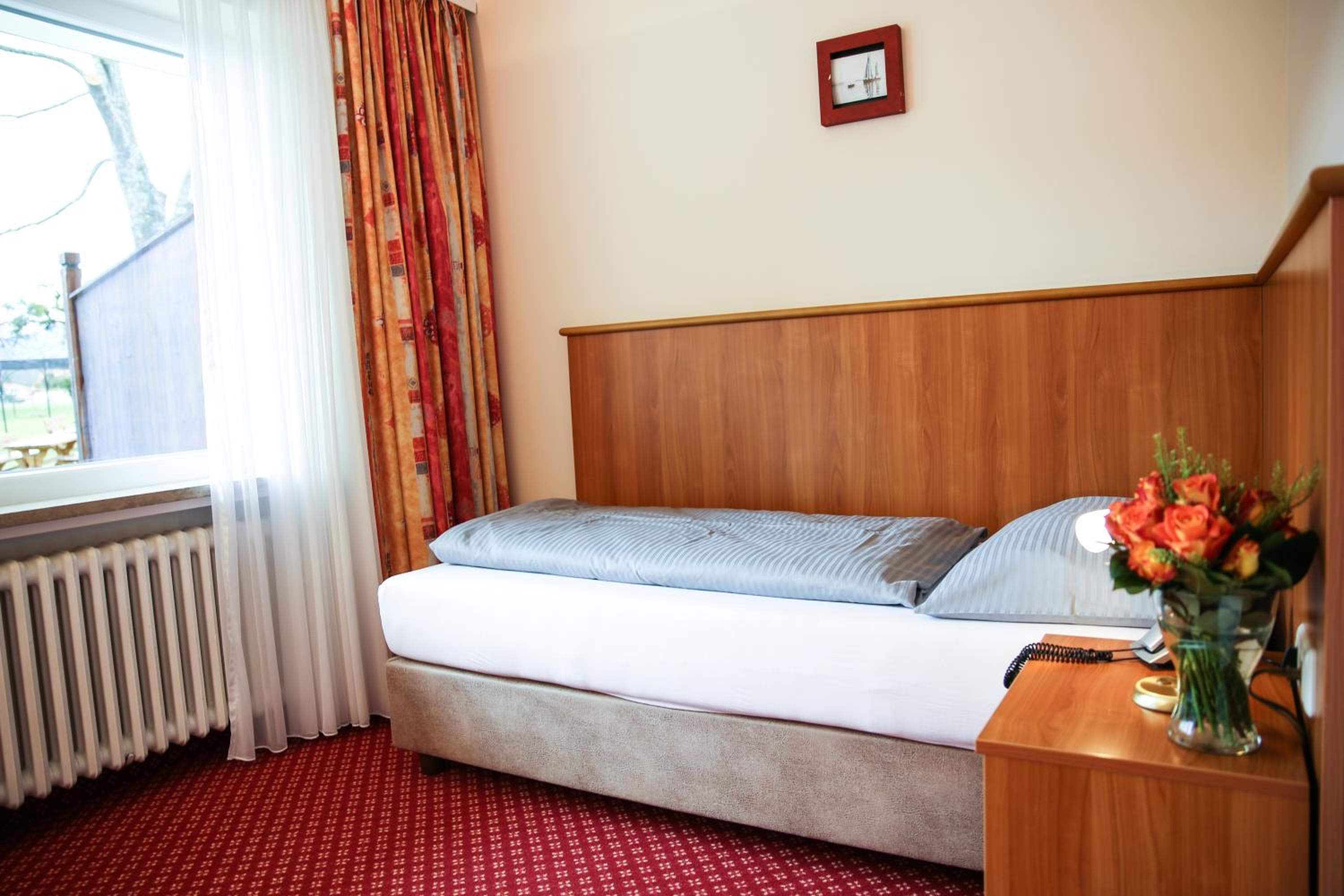 Single Room photo 2