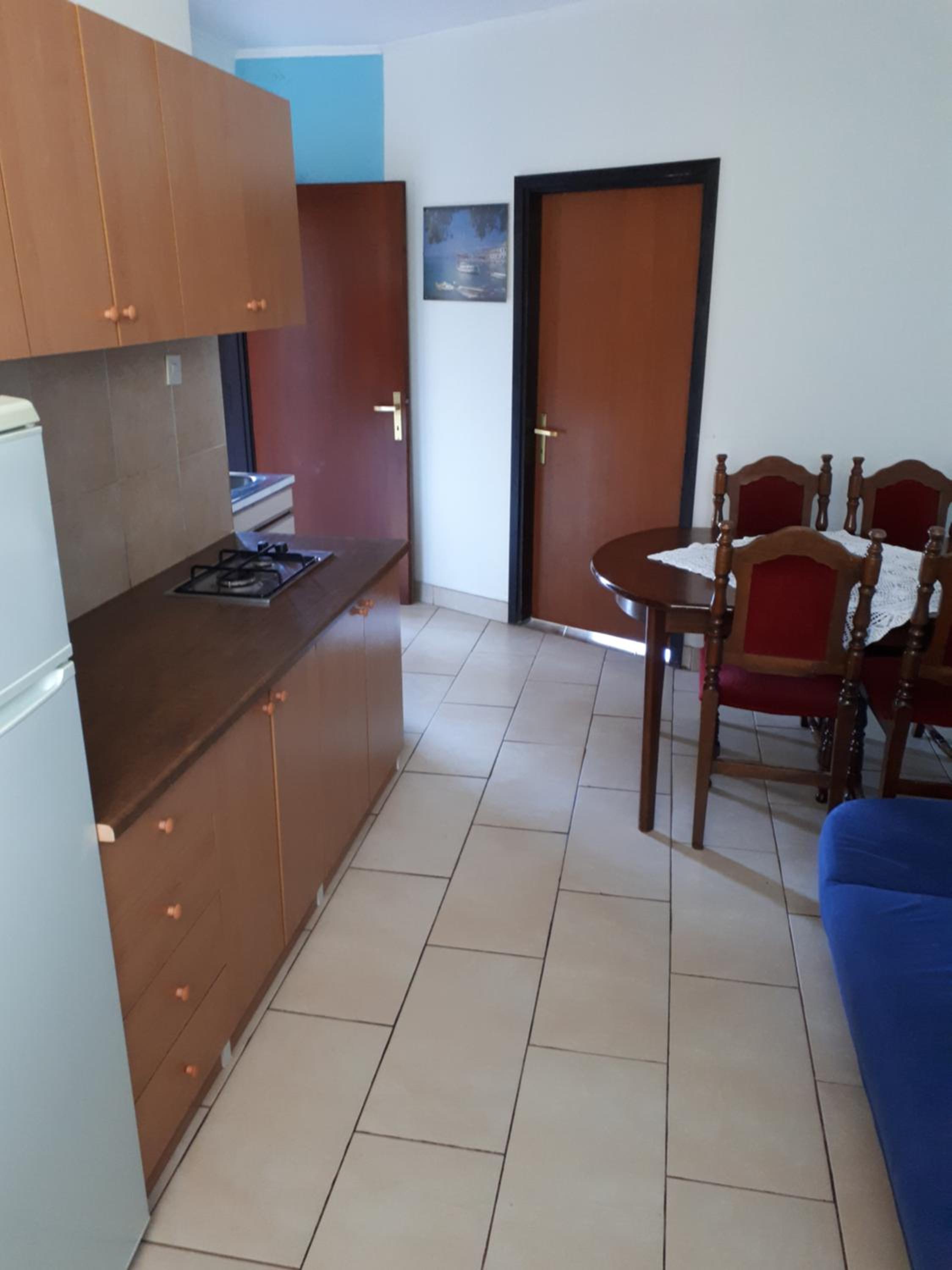 Two-Bedroom Apartment with Balcony and Sea View - Photo 8