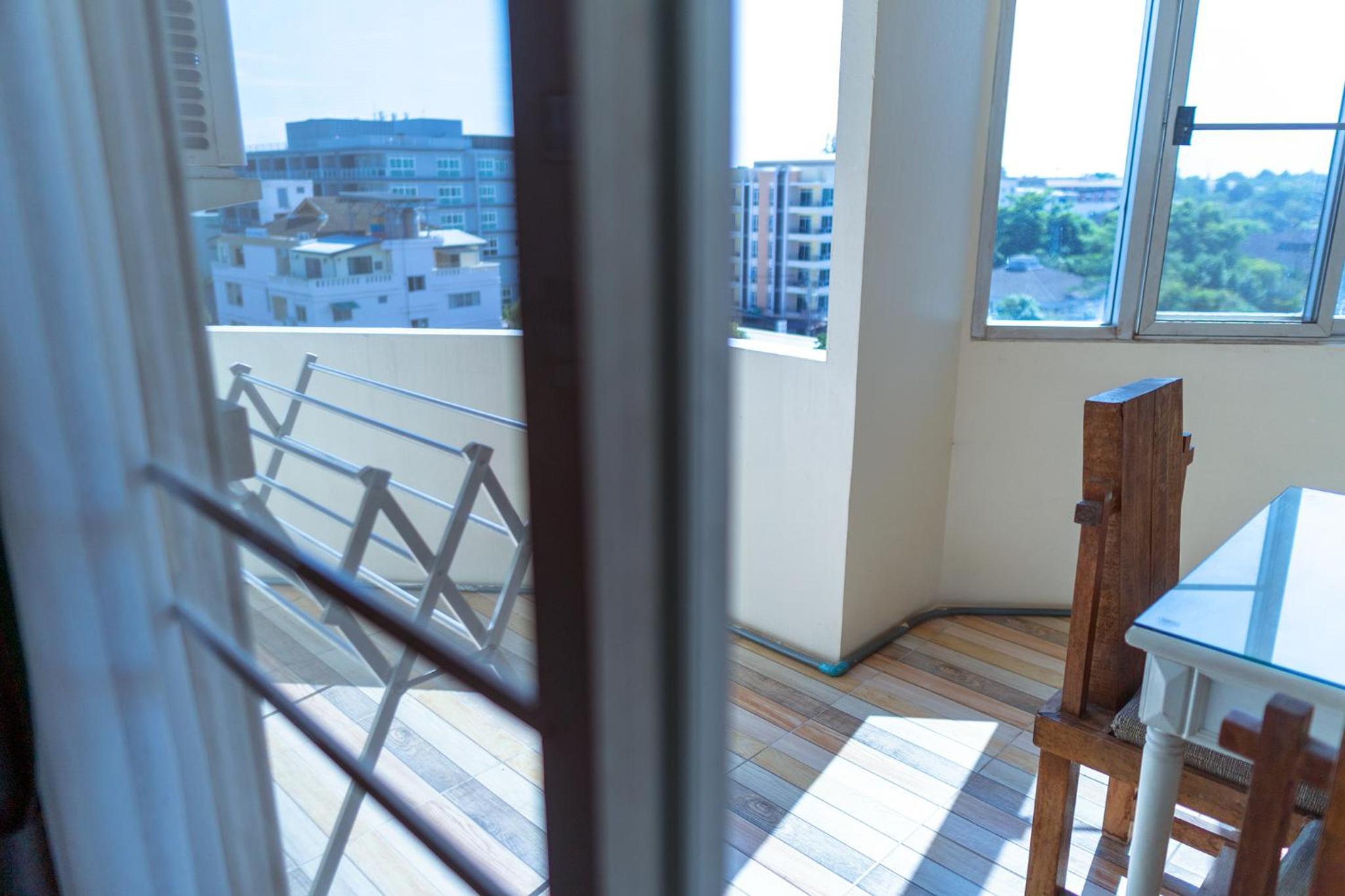 One-Bedroom Apartment - Photo 3