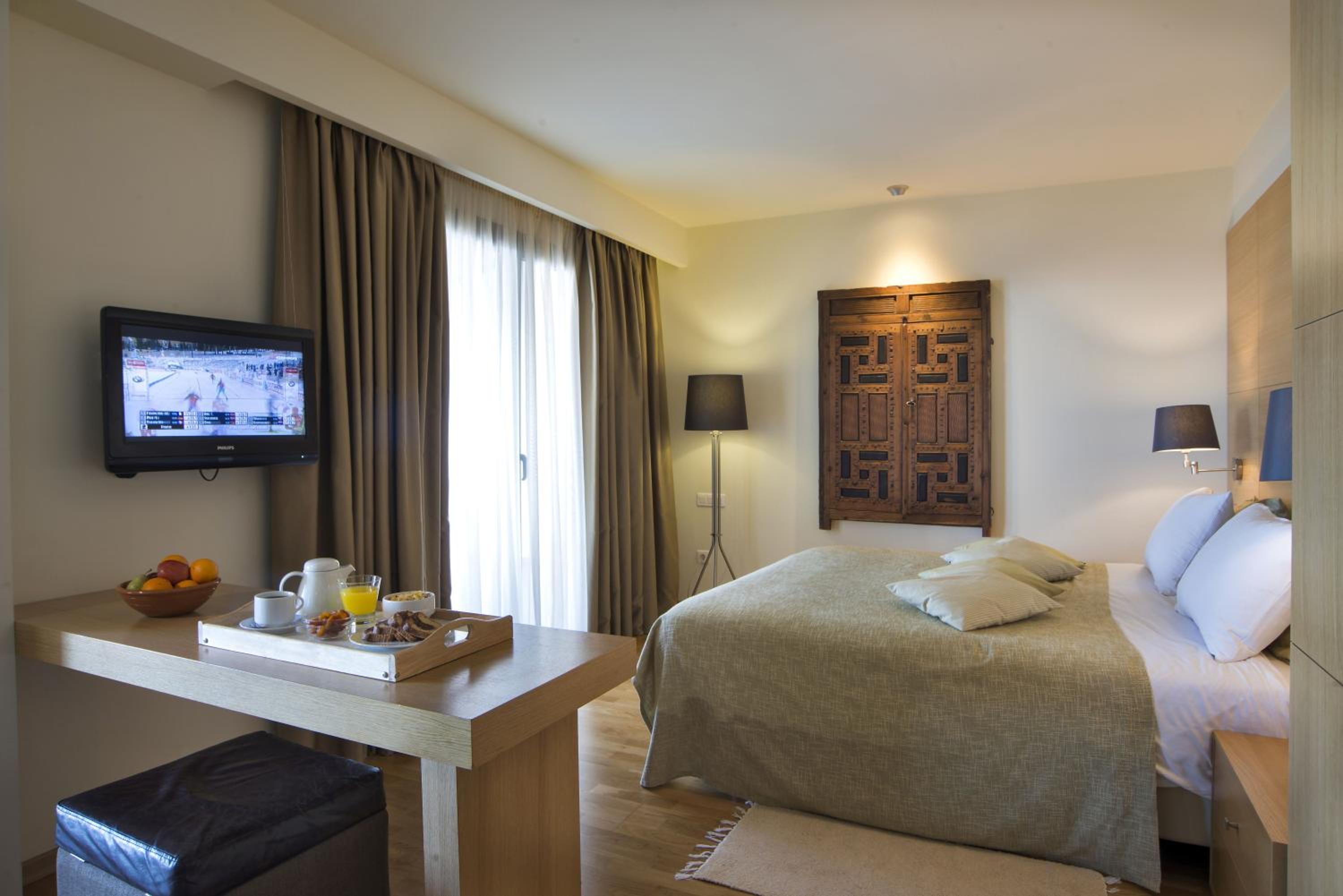 Executive Family Suite - Photo 26