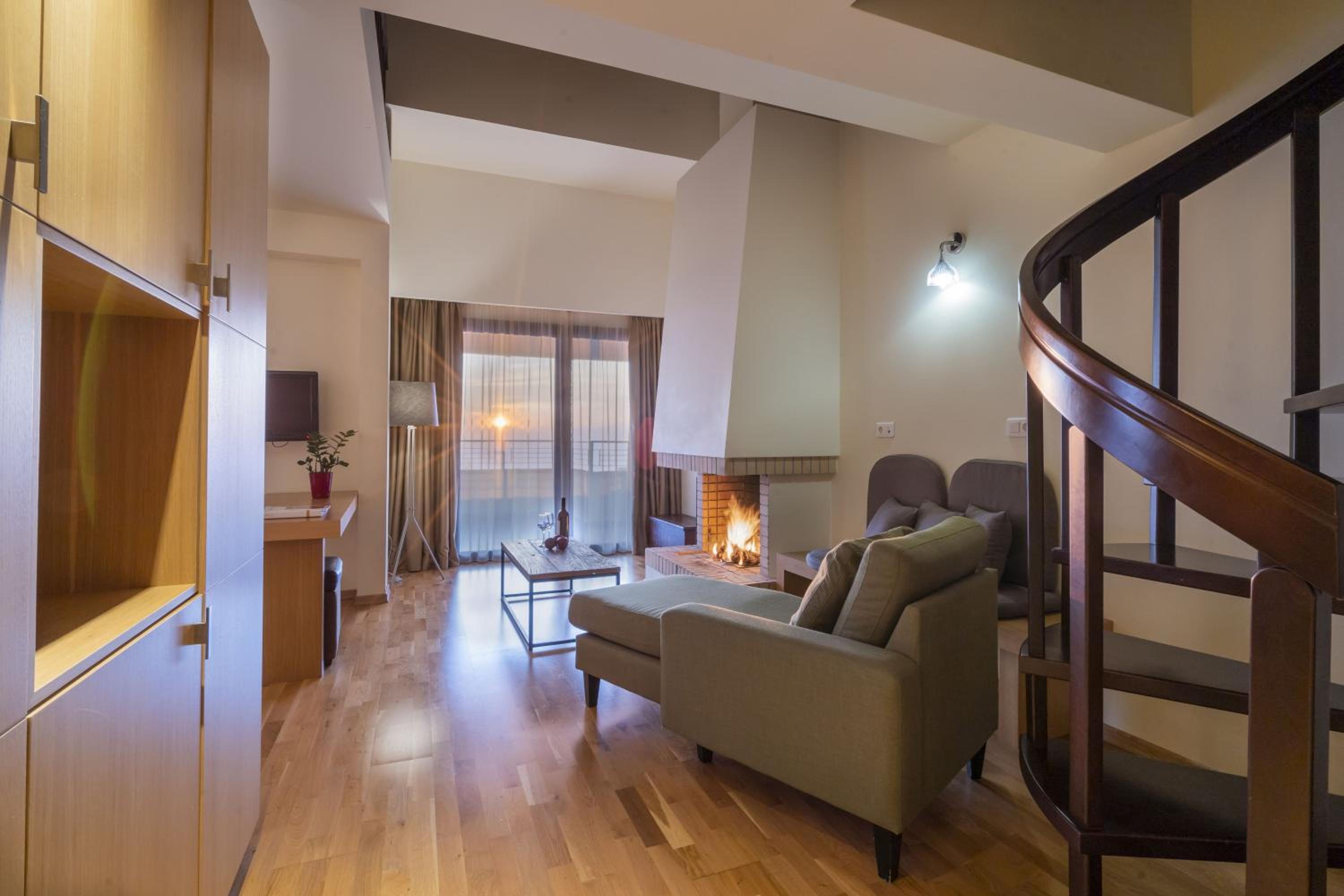 Executive Family Suite - Photo 11