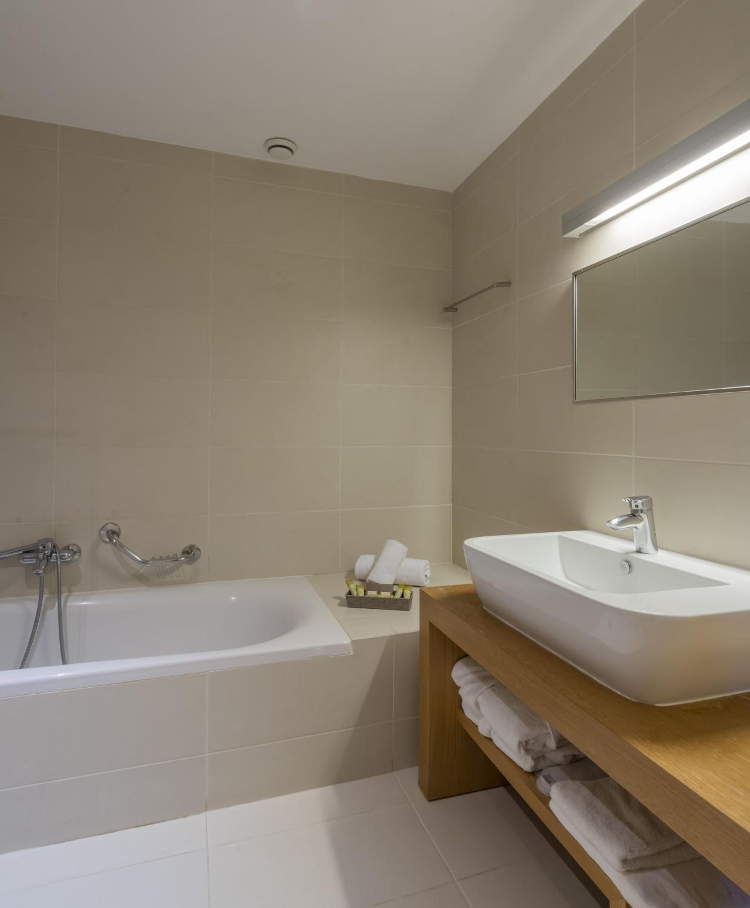 Executive Family Suite - Photo 29