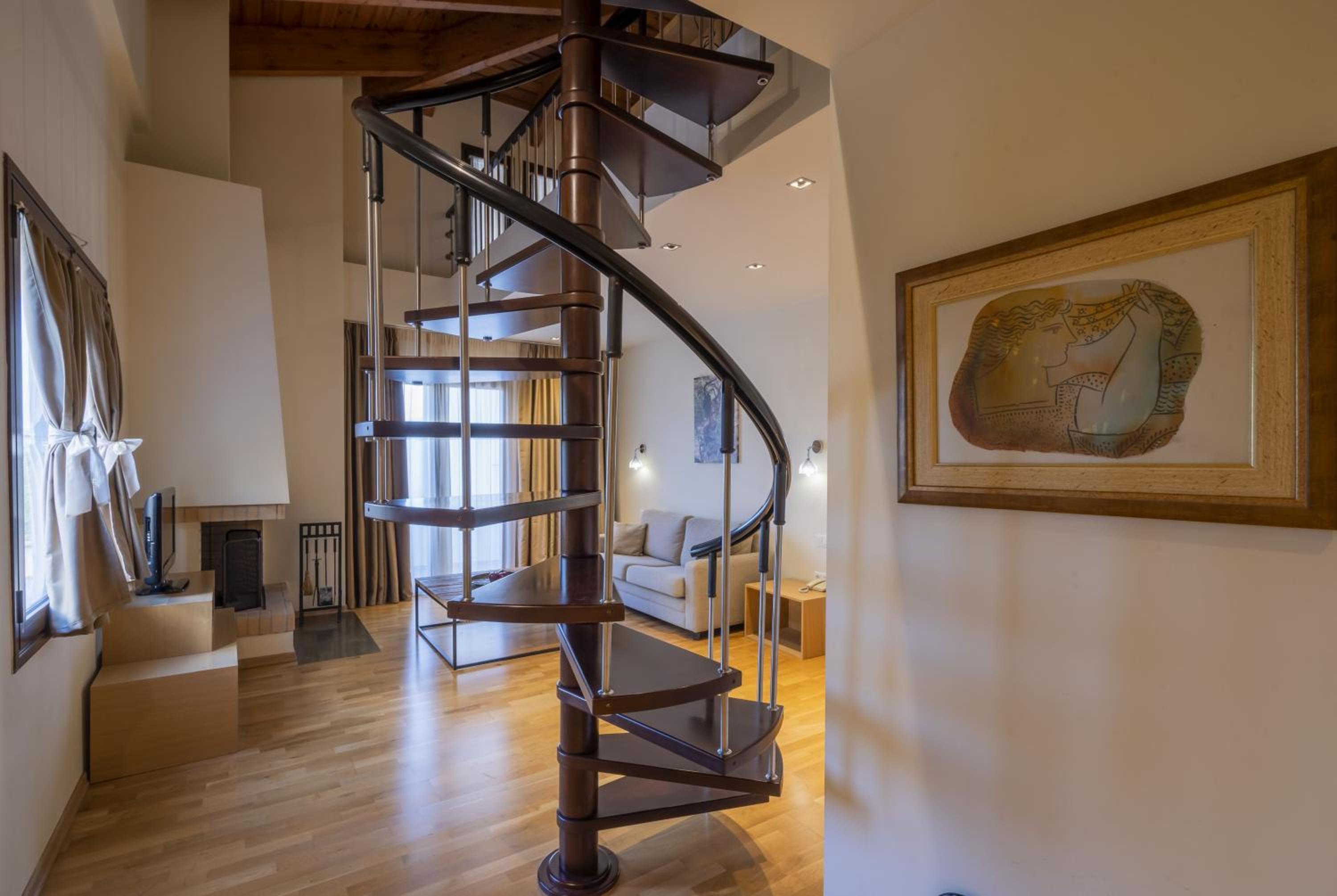 Executive Family Suite - Photo 18