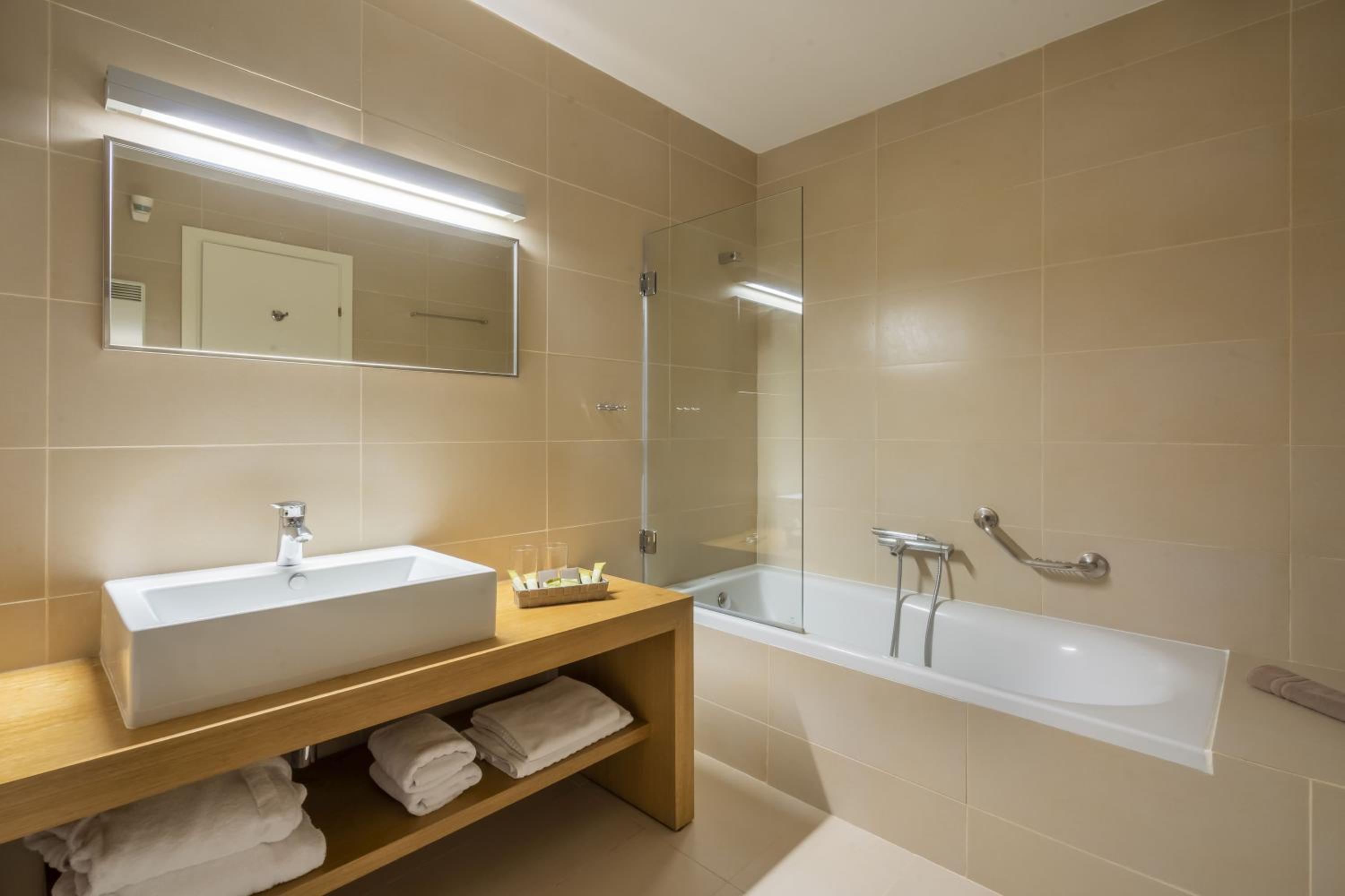 Executive Family Suite - Photo 30