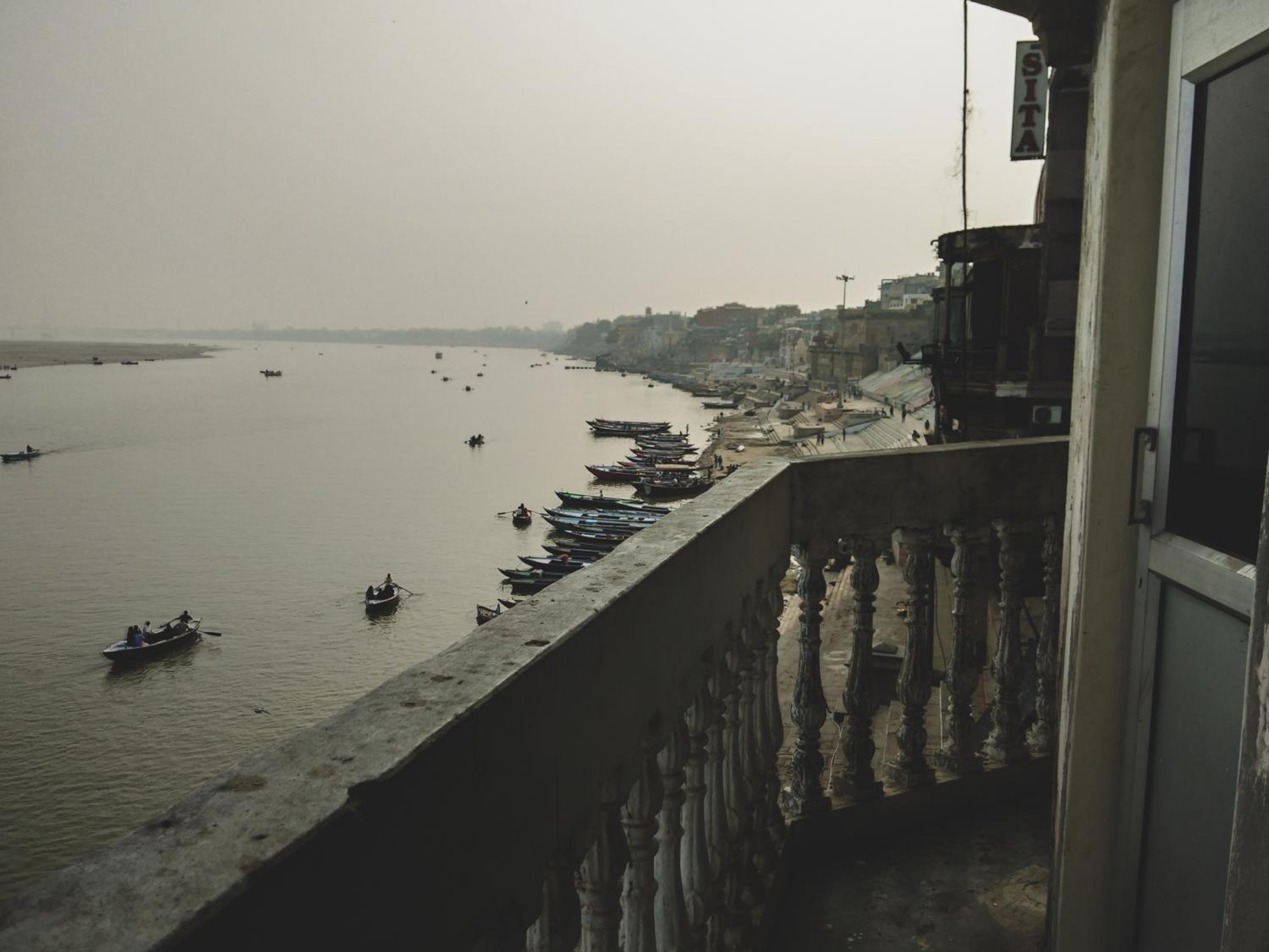 Ekaant Kashi room with Balcony and River View (Darshan Assistance for Kashi Vishwanath Temple Available) - Photo 7