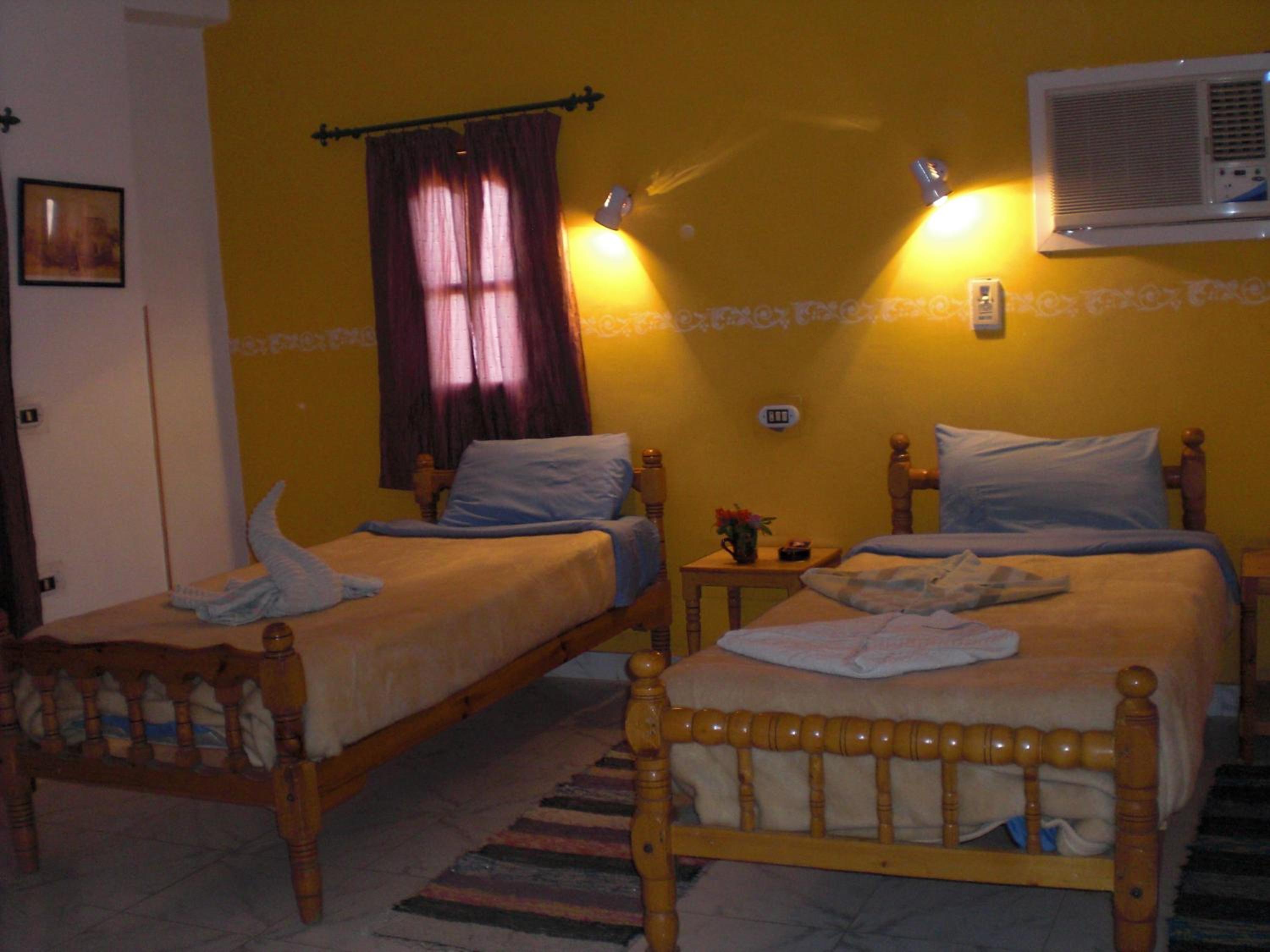 Standard Double or Twin Room - Photo 8