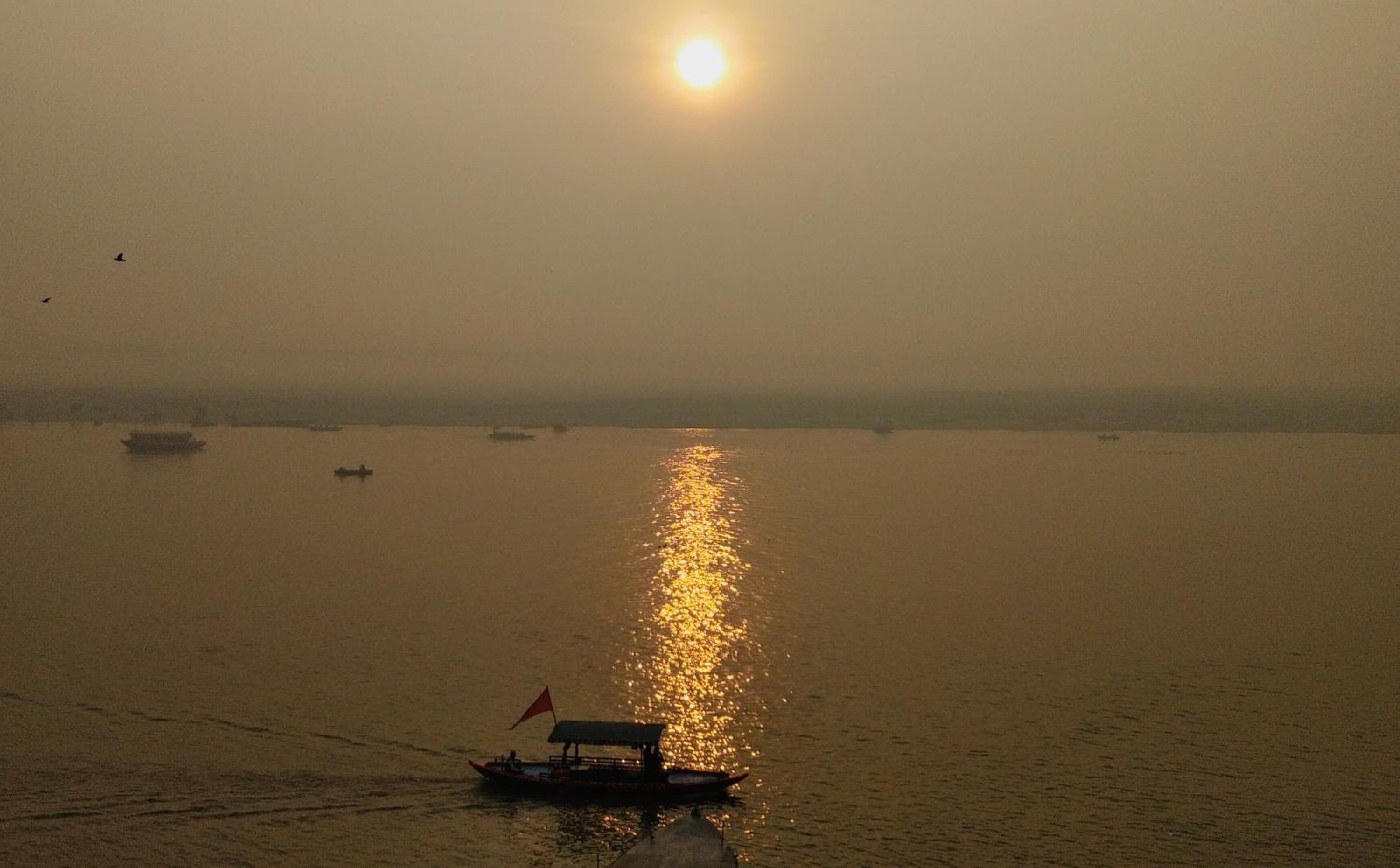 Ekaant Kashi room with Balcony and River View (Darshan Assistance for Kashi Vishwanath Temple Available) - Photo 5