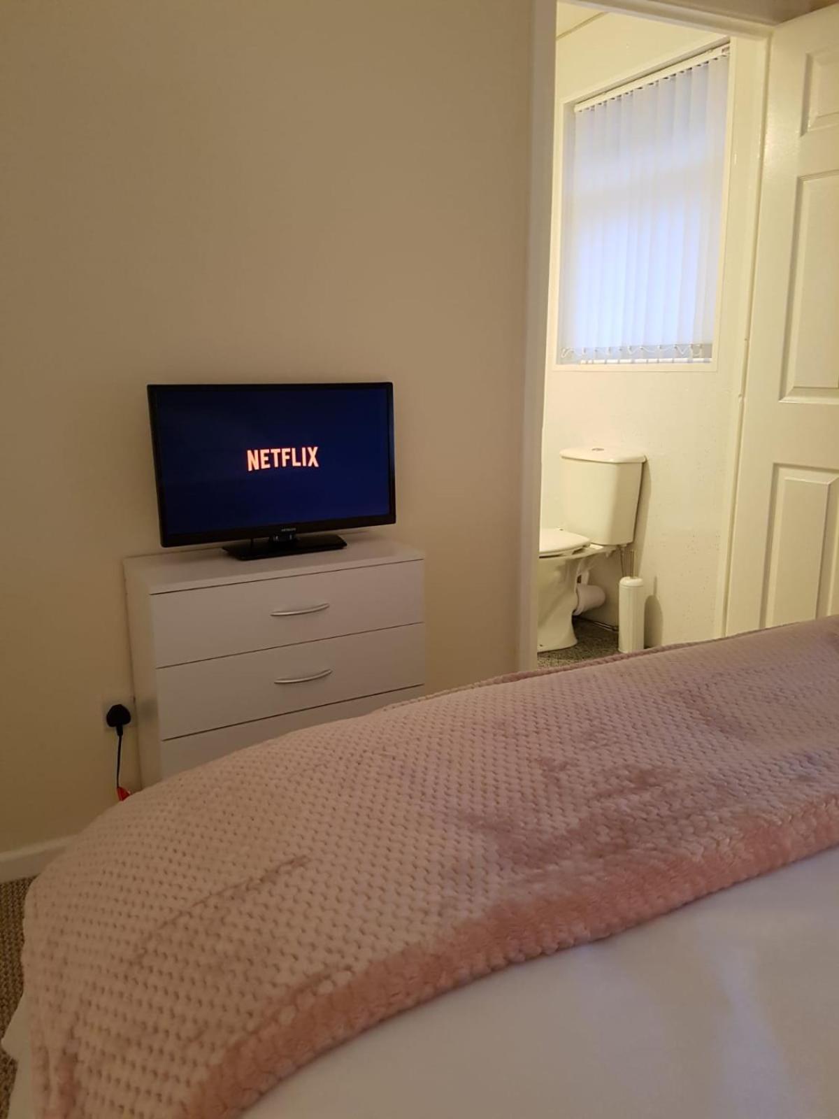 King Room with Private Bathroom - Photo 1
