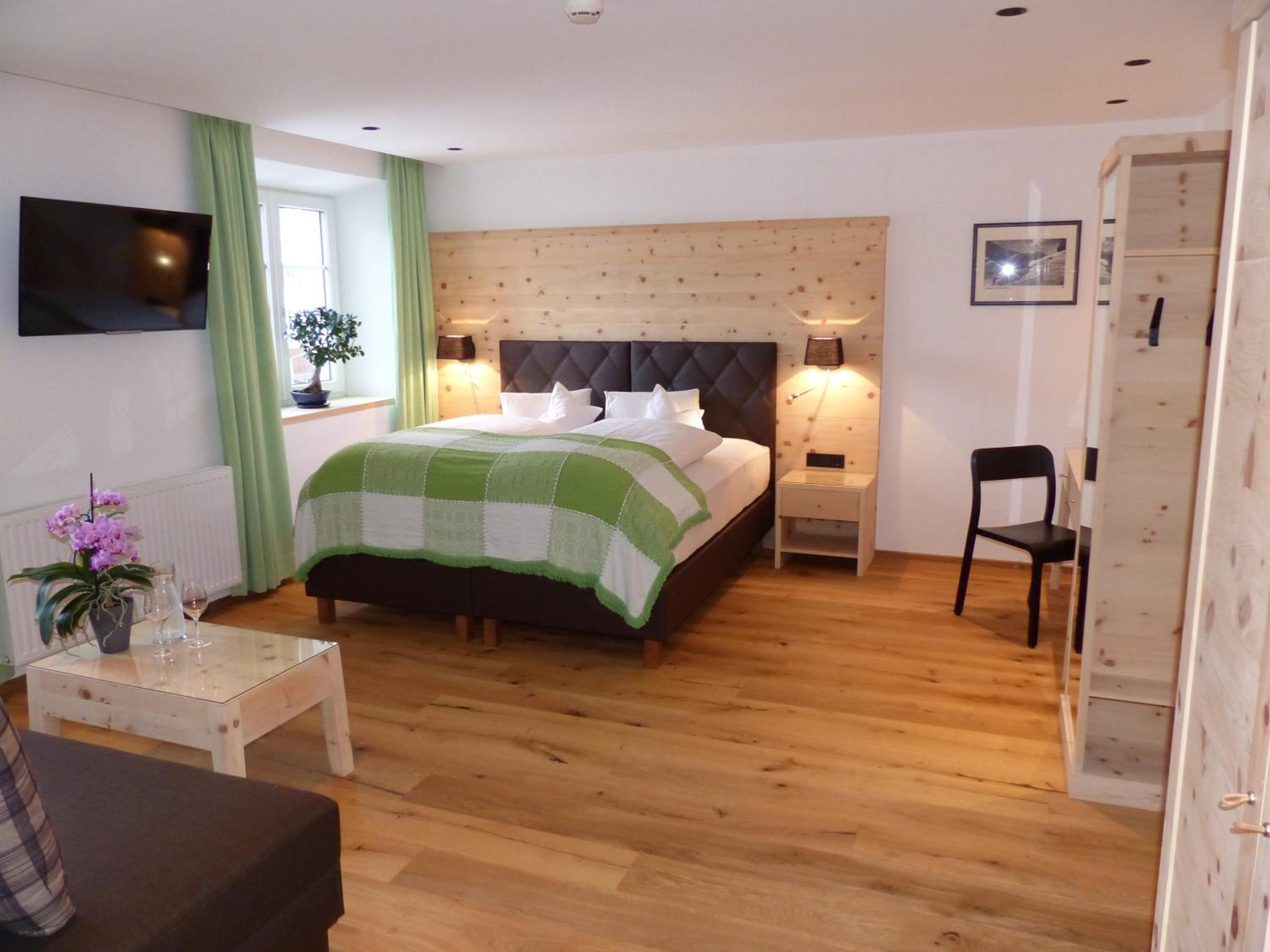 Deluxe Room (2 Adults + 1 Child) - Photo 5