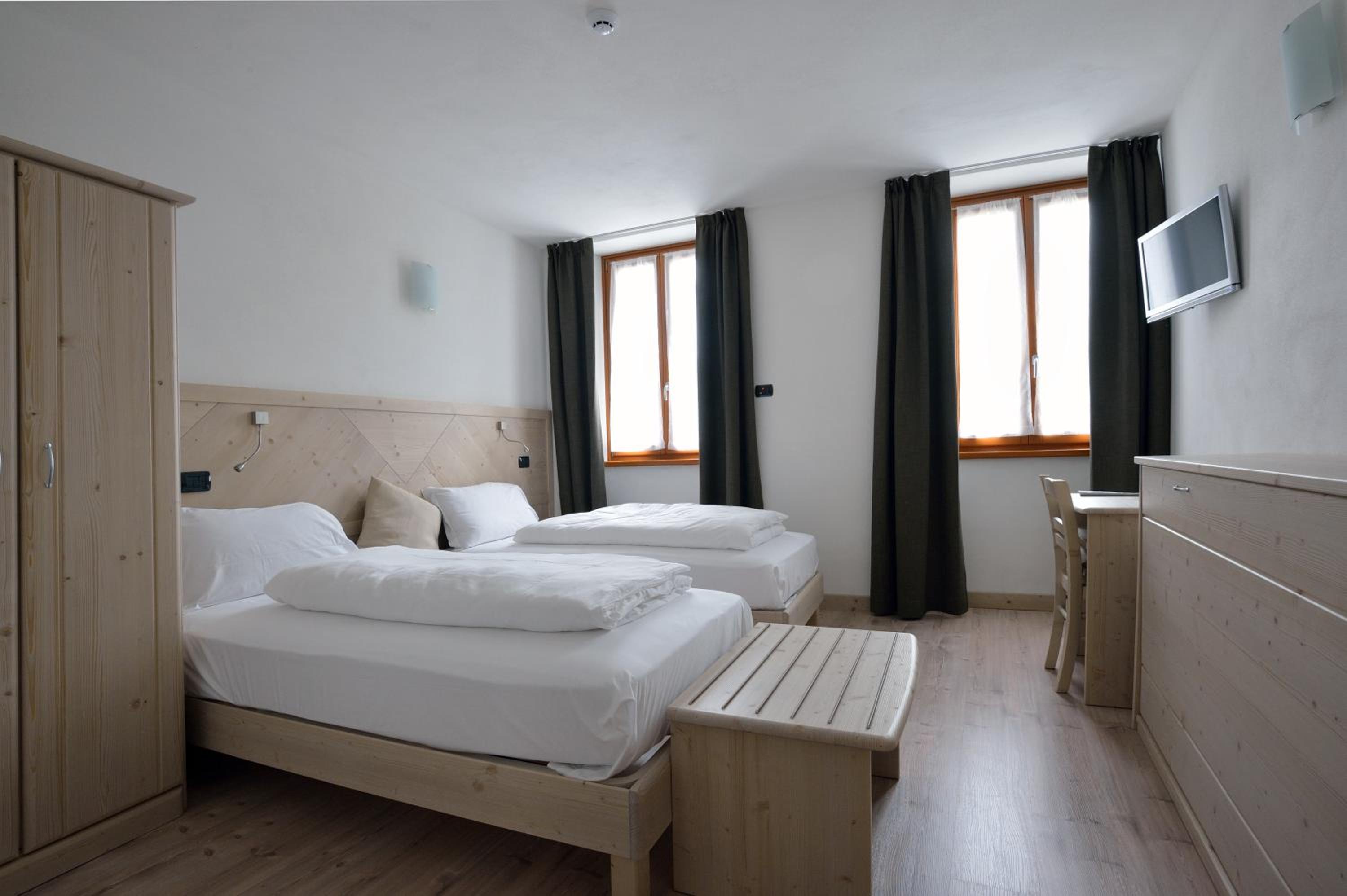 Double or Twin Room - Photo 12
