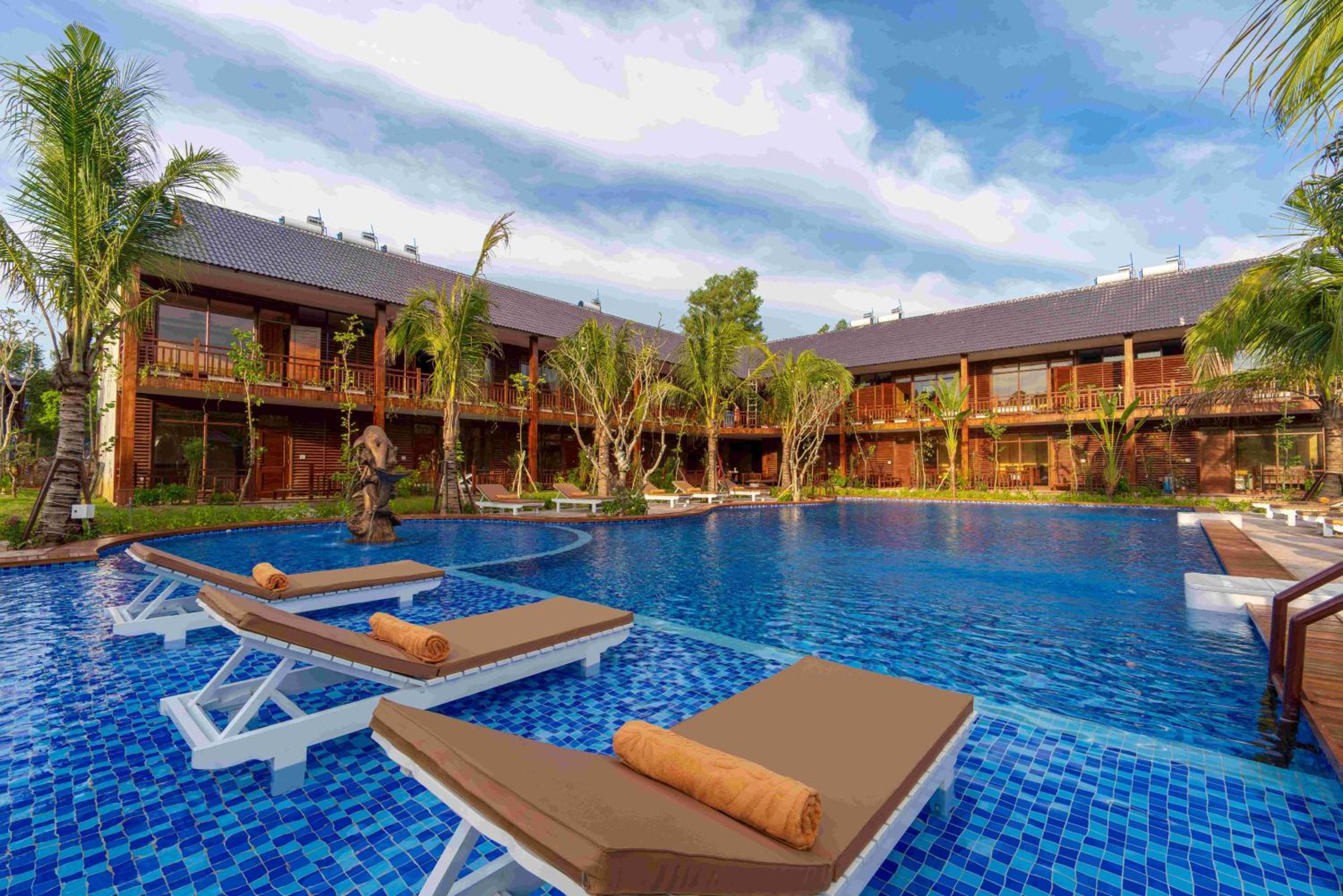 Deluxe Double or Twin Room with Pool View photo 2