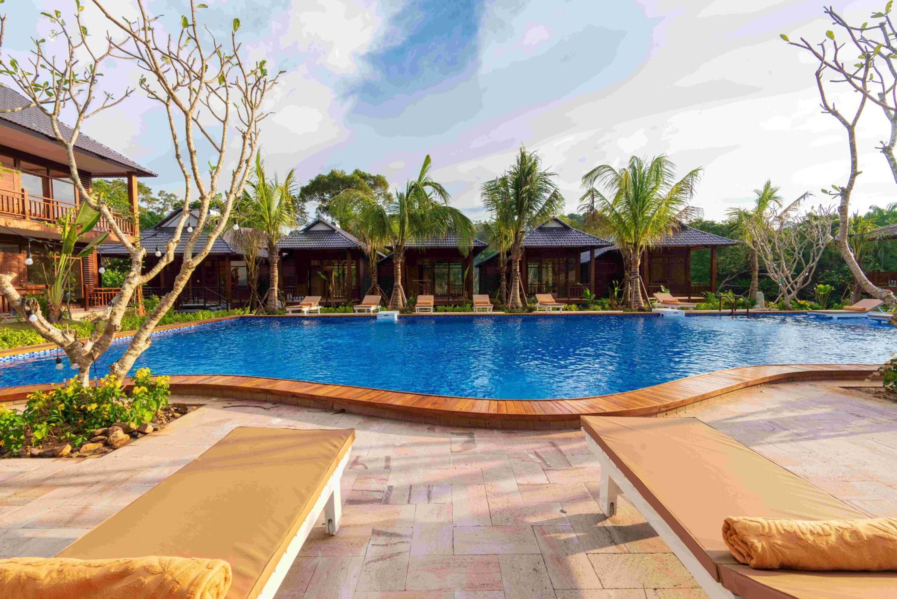 Bungalow with Pool View - Photo 16
