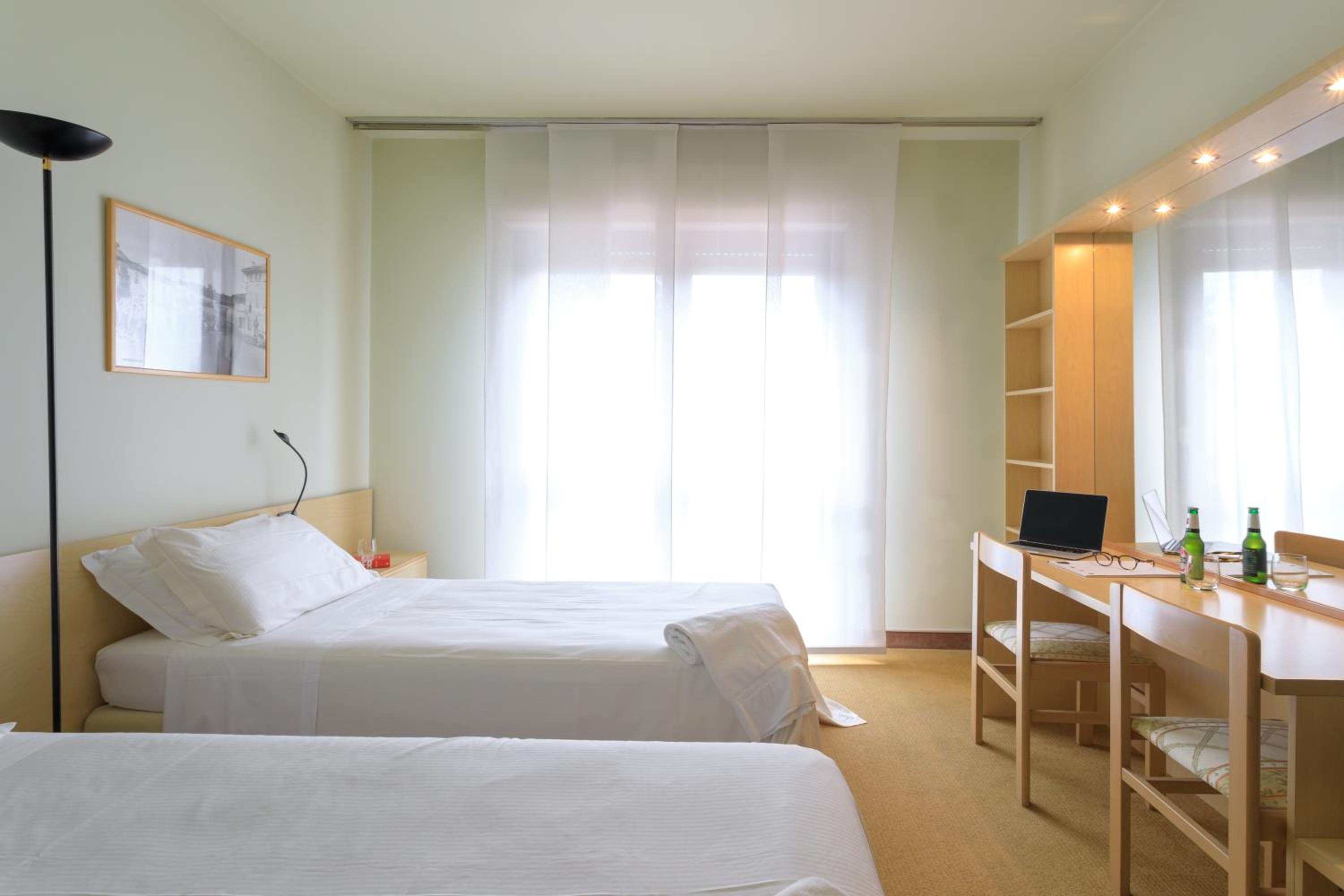Economy Twin Room photo 1