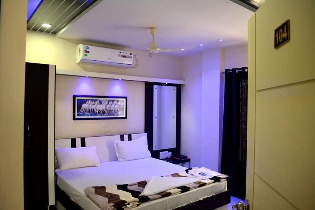 King Room with Balcony photo 2