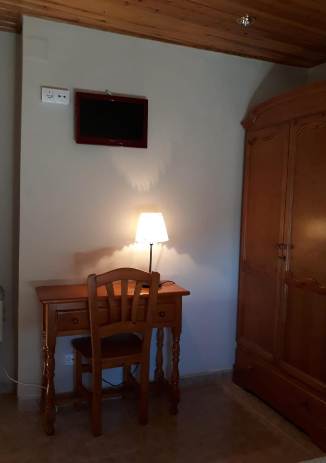 Twin Room - Photo 10