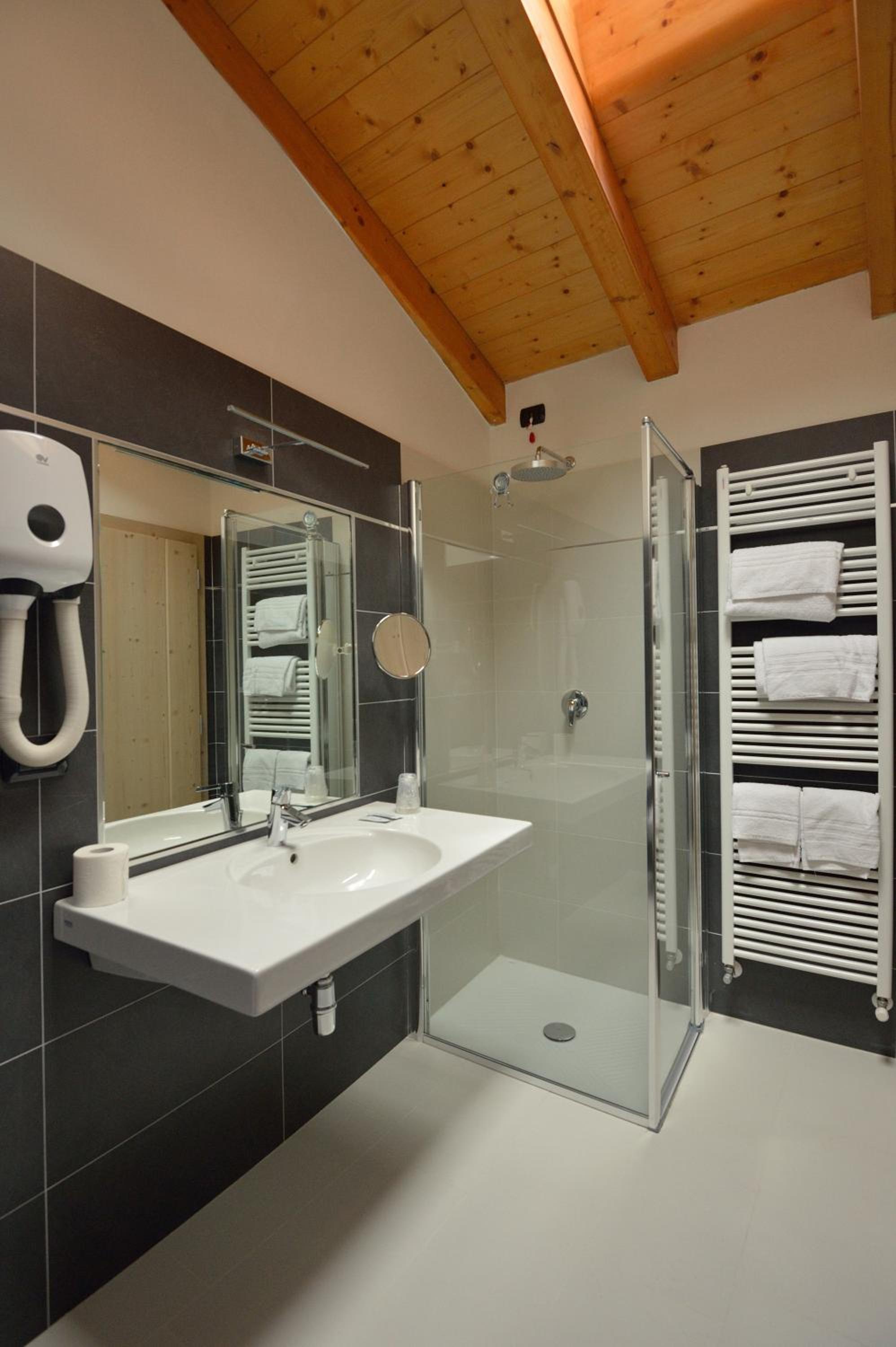 Double or Twin Room - Photo 14