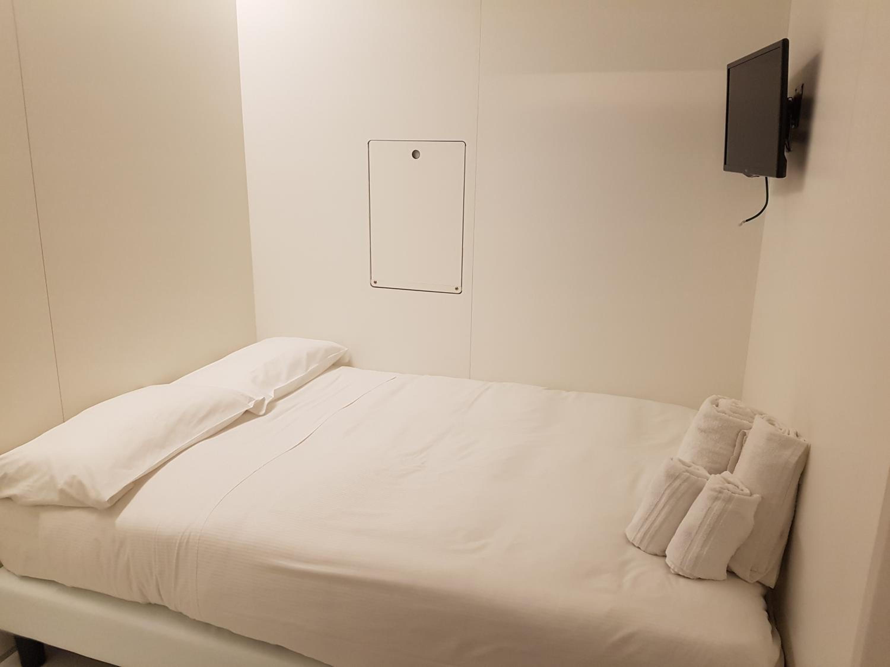 Capsule Double Room with Shared Bathroom