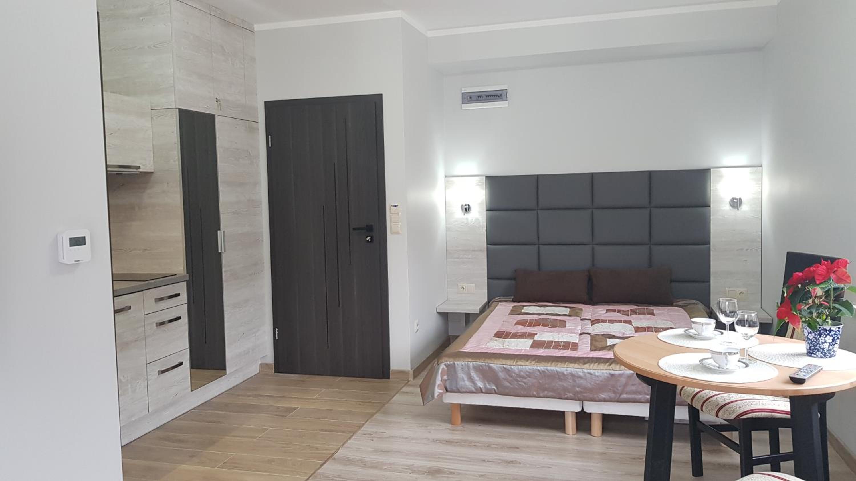 Studio Apartment - Photo 5