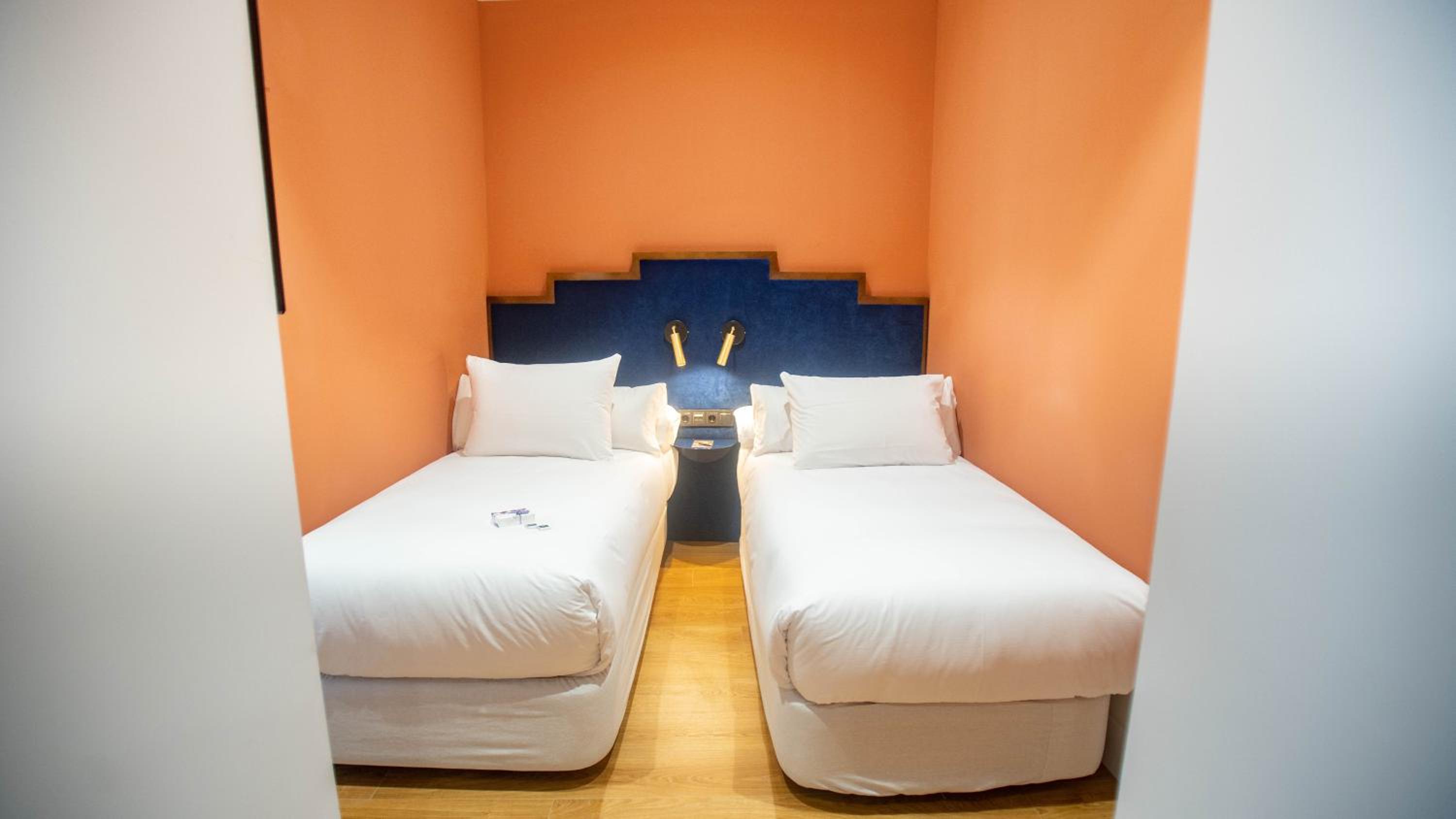 Double or Twin Room thumbnail 6