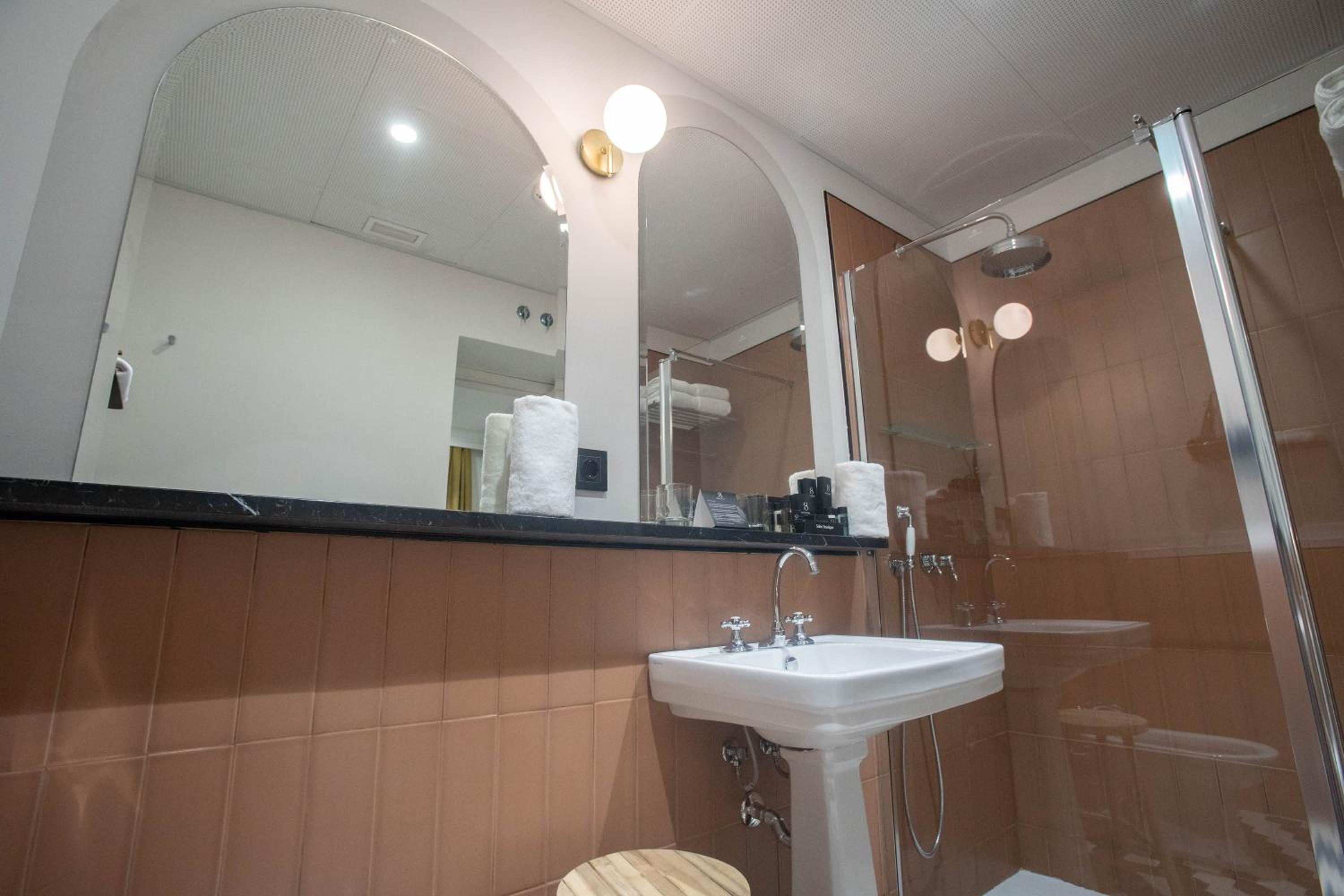 Triple Room thumbnail 6