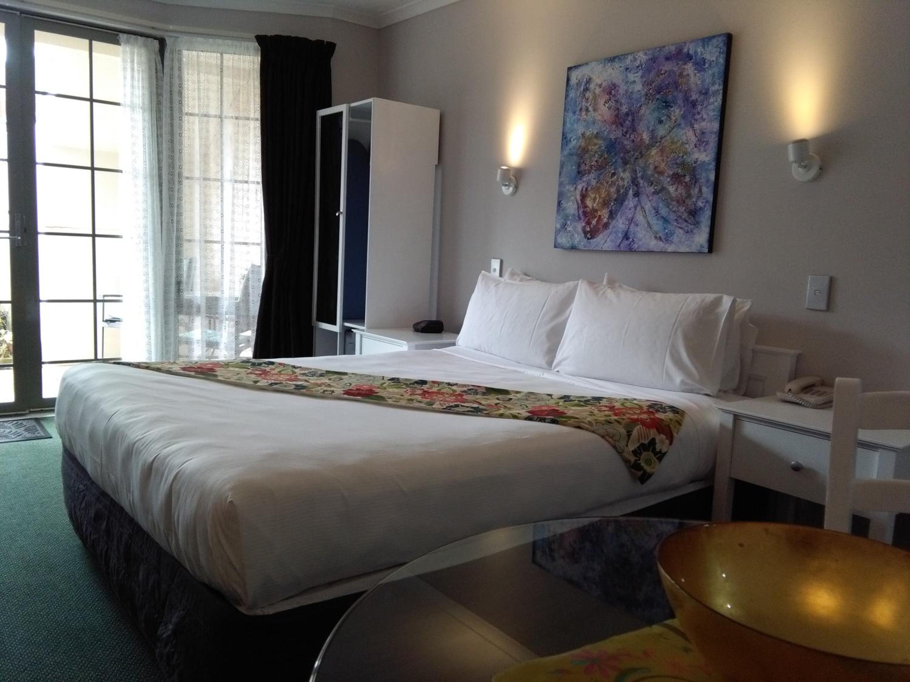 Queen Room with Spa Bath - Photo 1