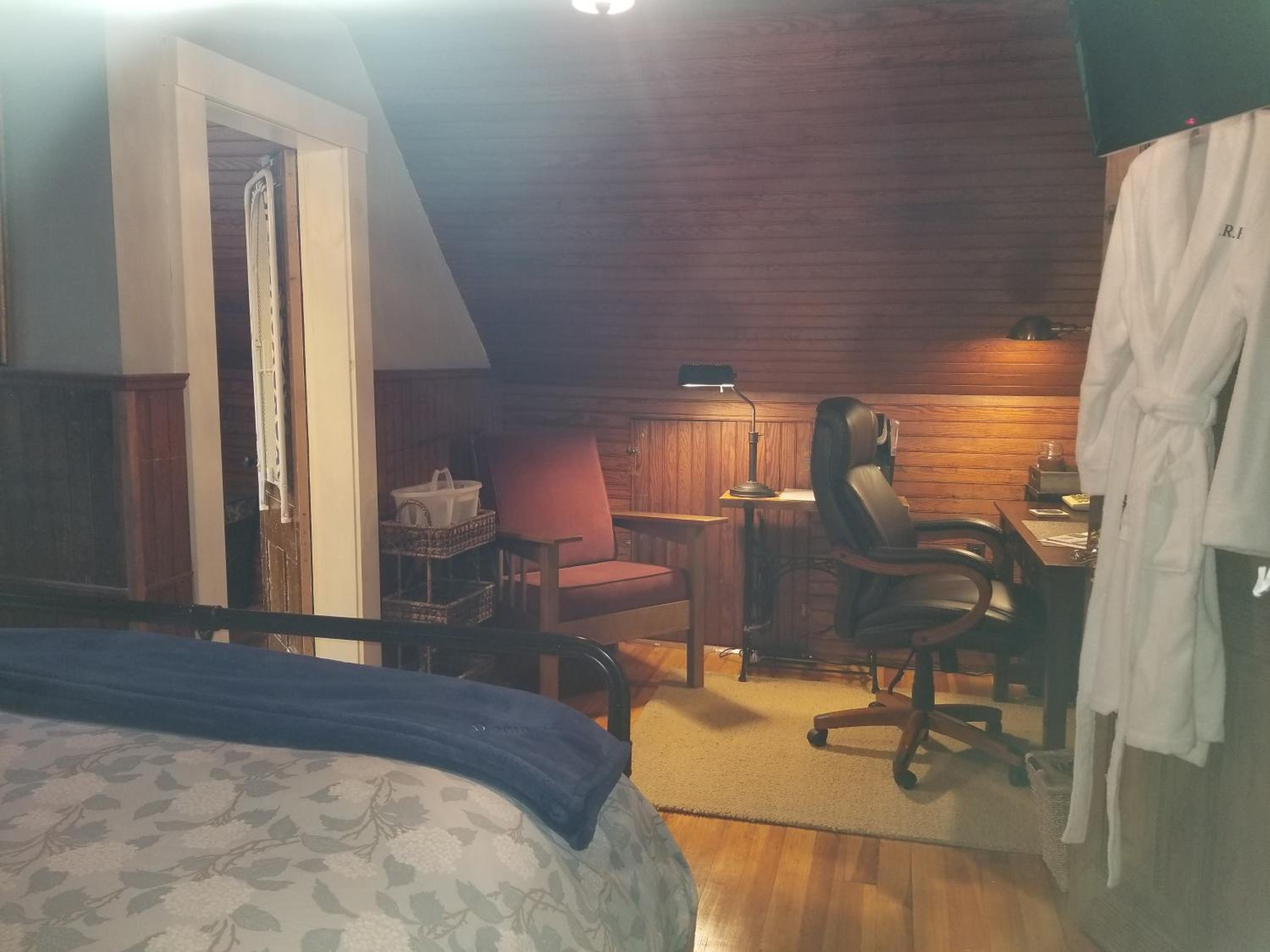 Suite with River View - Photo 11