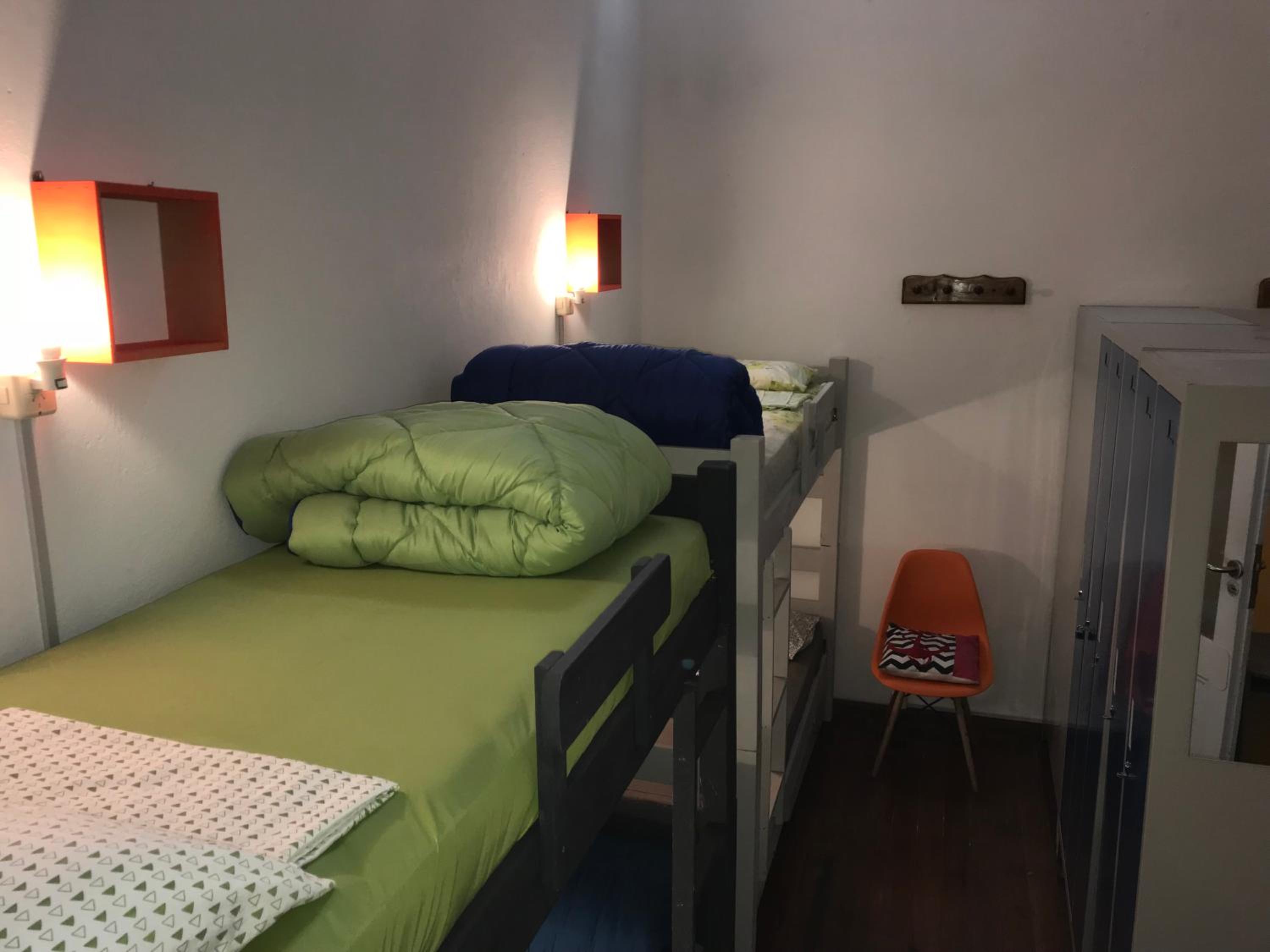 Bed in 8-Bed Mixed Dormitory Room photo 1