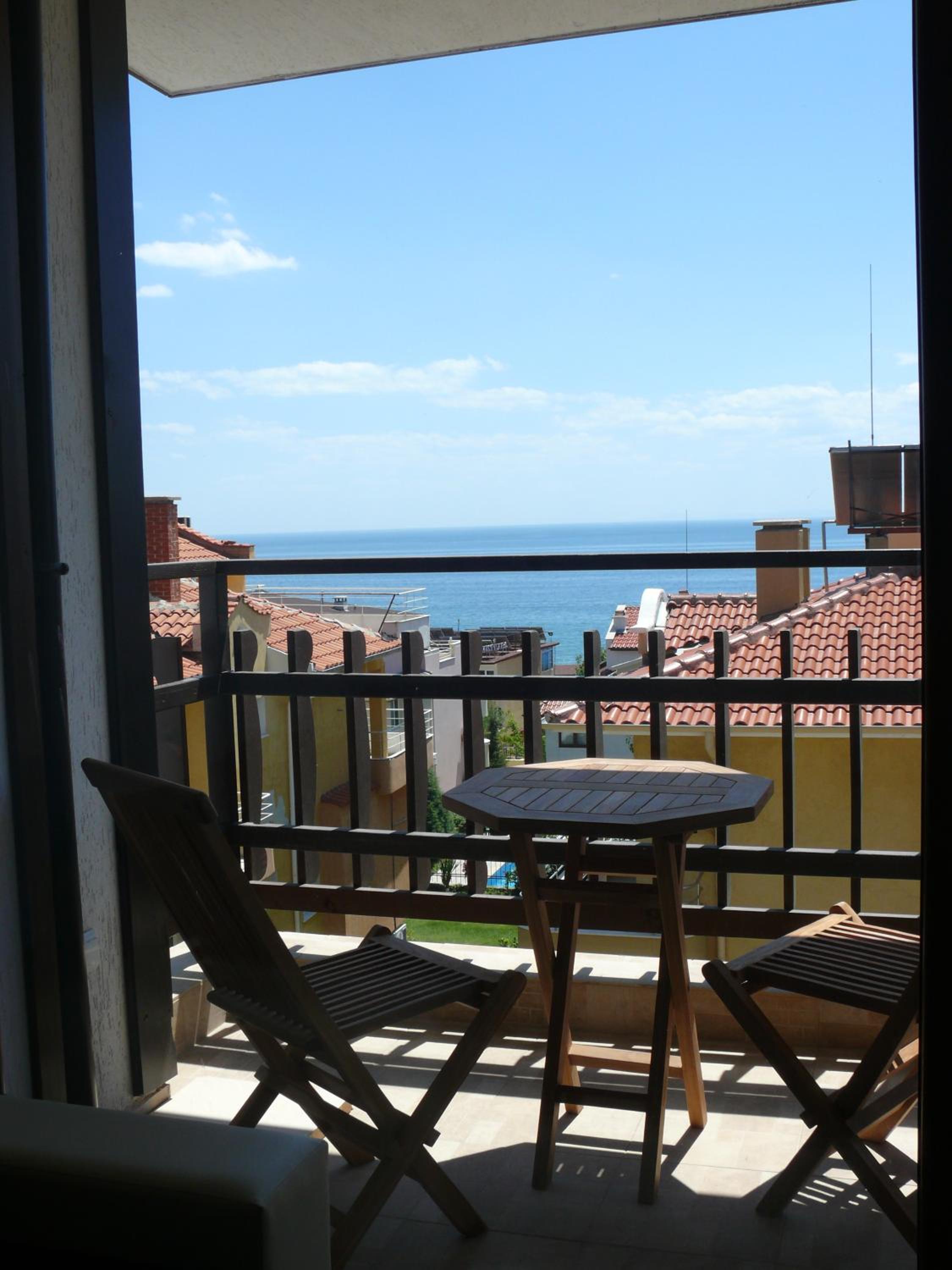 One-Bedroom Apartment with Balcony photo 3