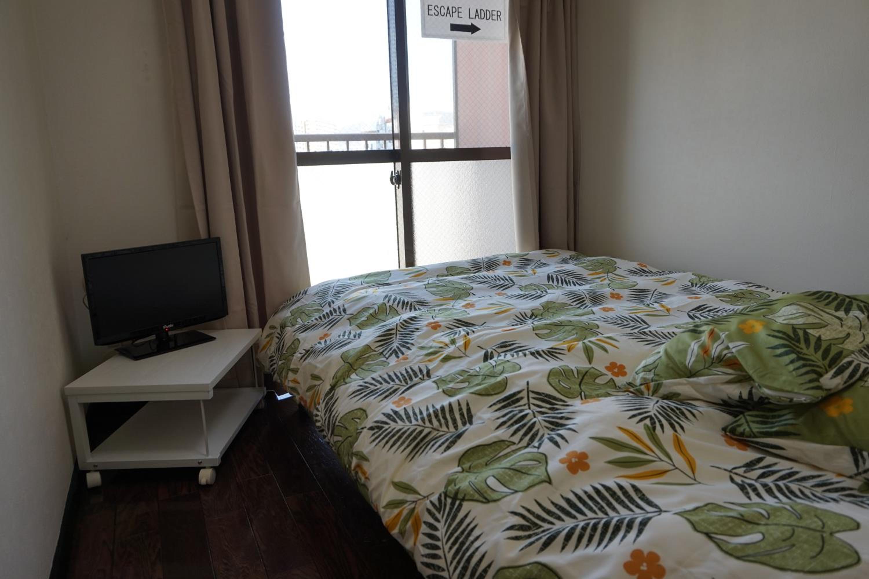 Studio Apartment with Balcony 702 - Photo 9