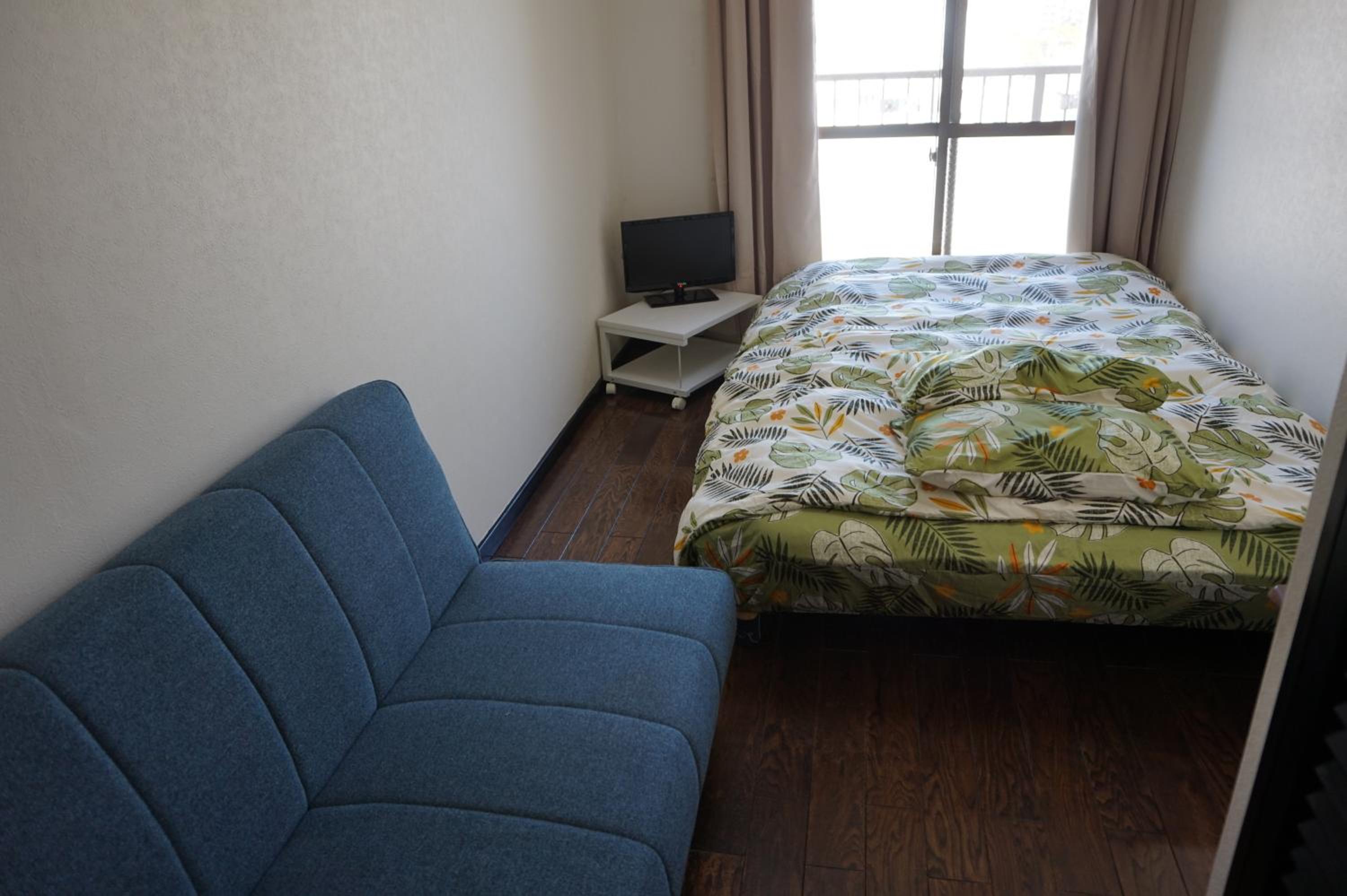 Studio Apartment with Balcony 702 - Photo 10