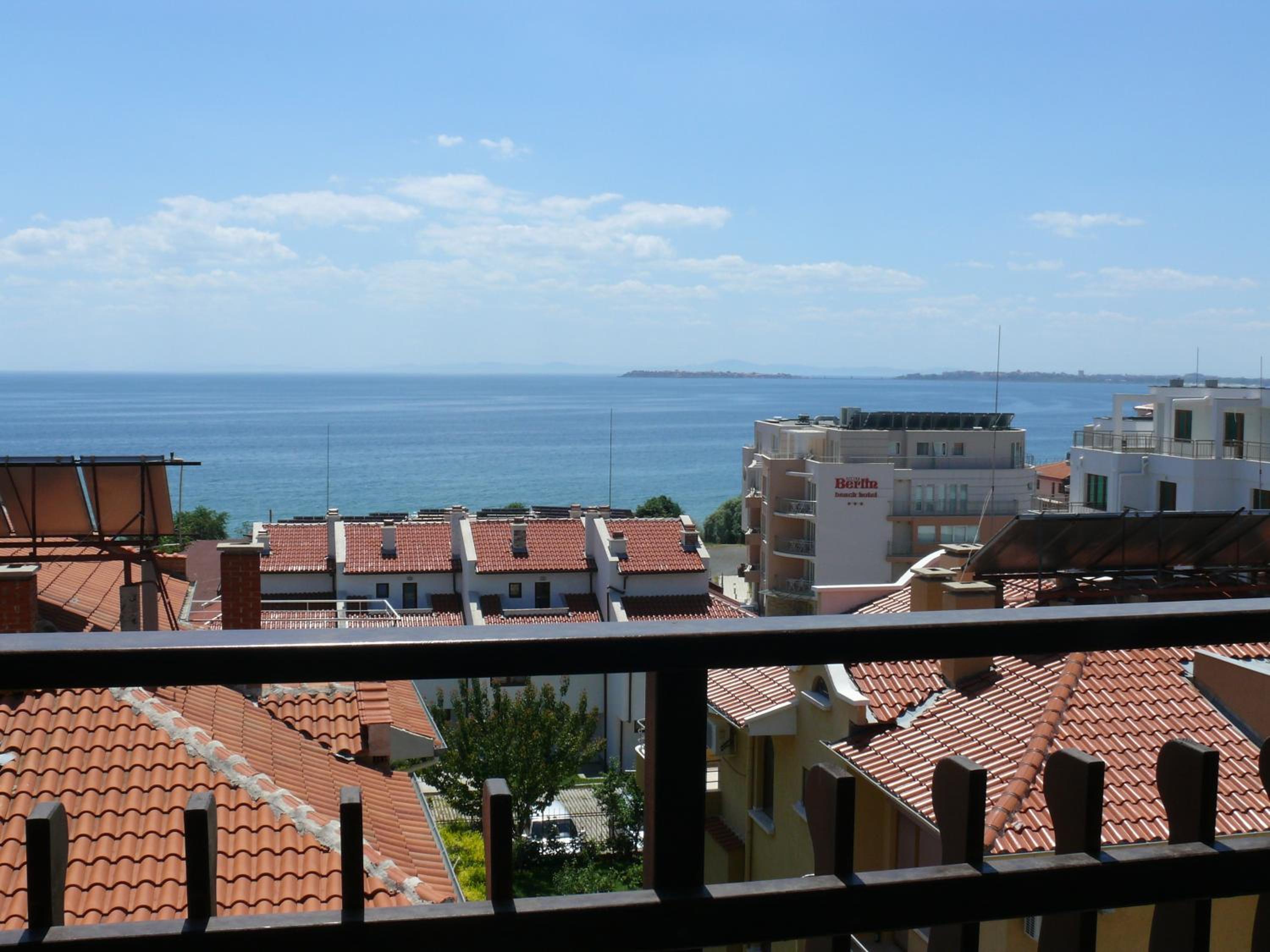 One-Bedroom Apartment with Balcony photo 2