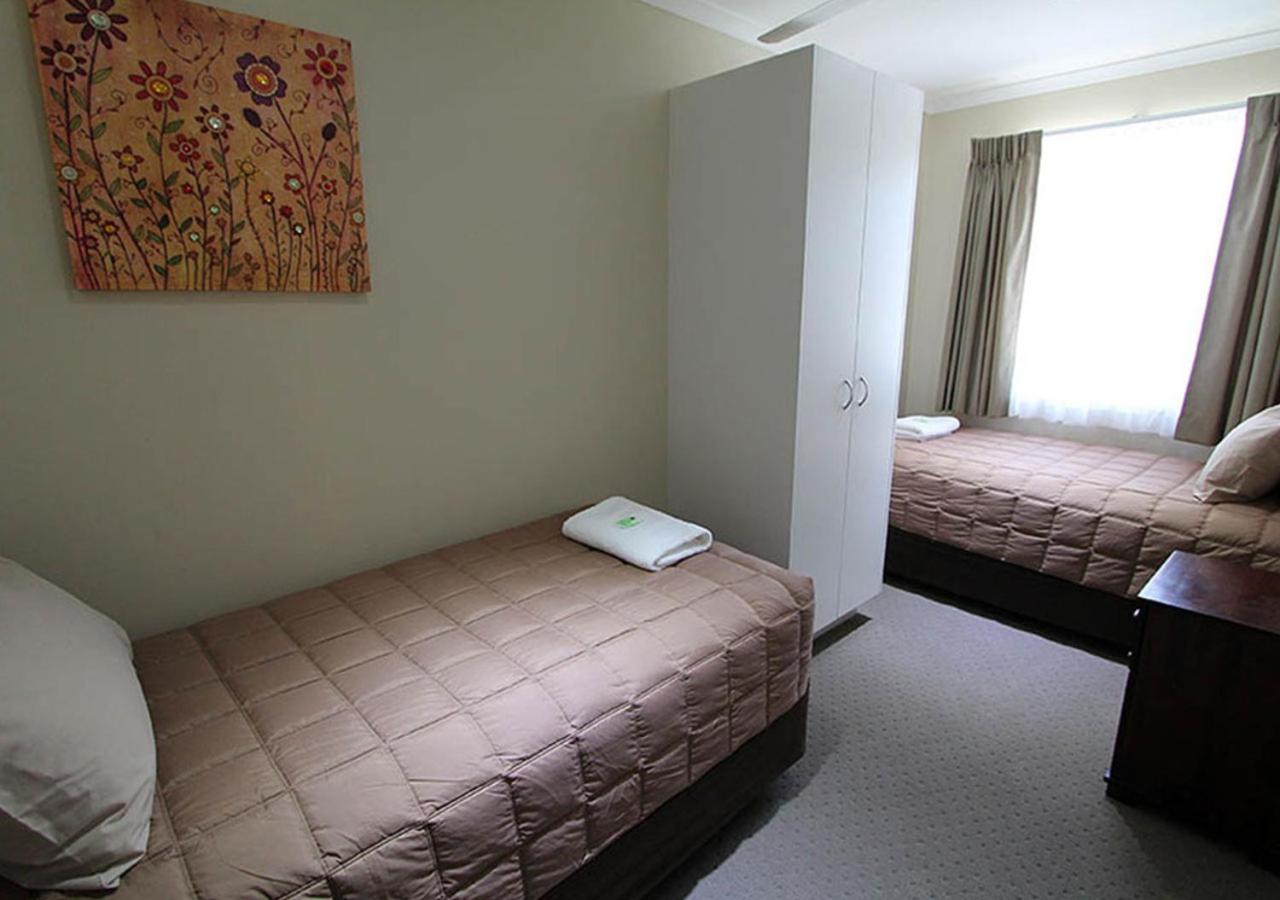 Three-Bedroom Cabin - The Lodge photo 2