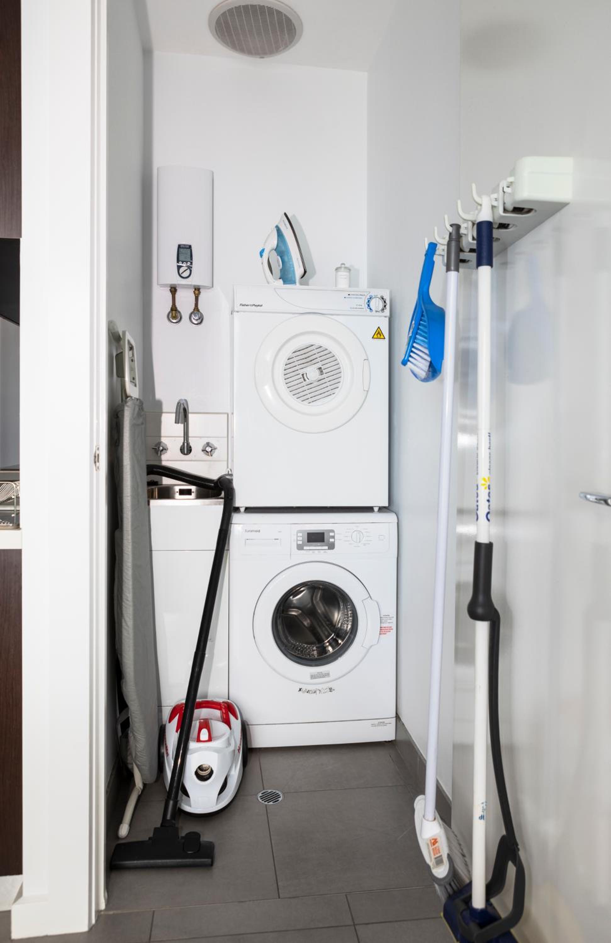 Two Bedroom Apartment - Ground Level photo 2