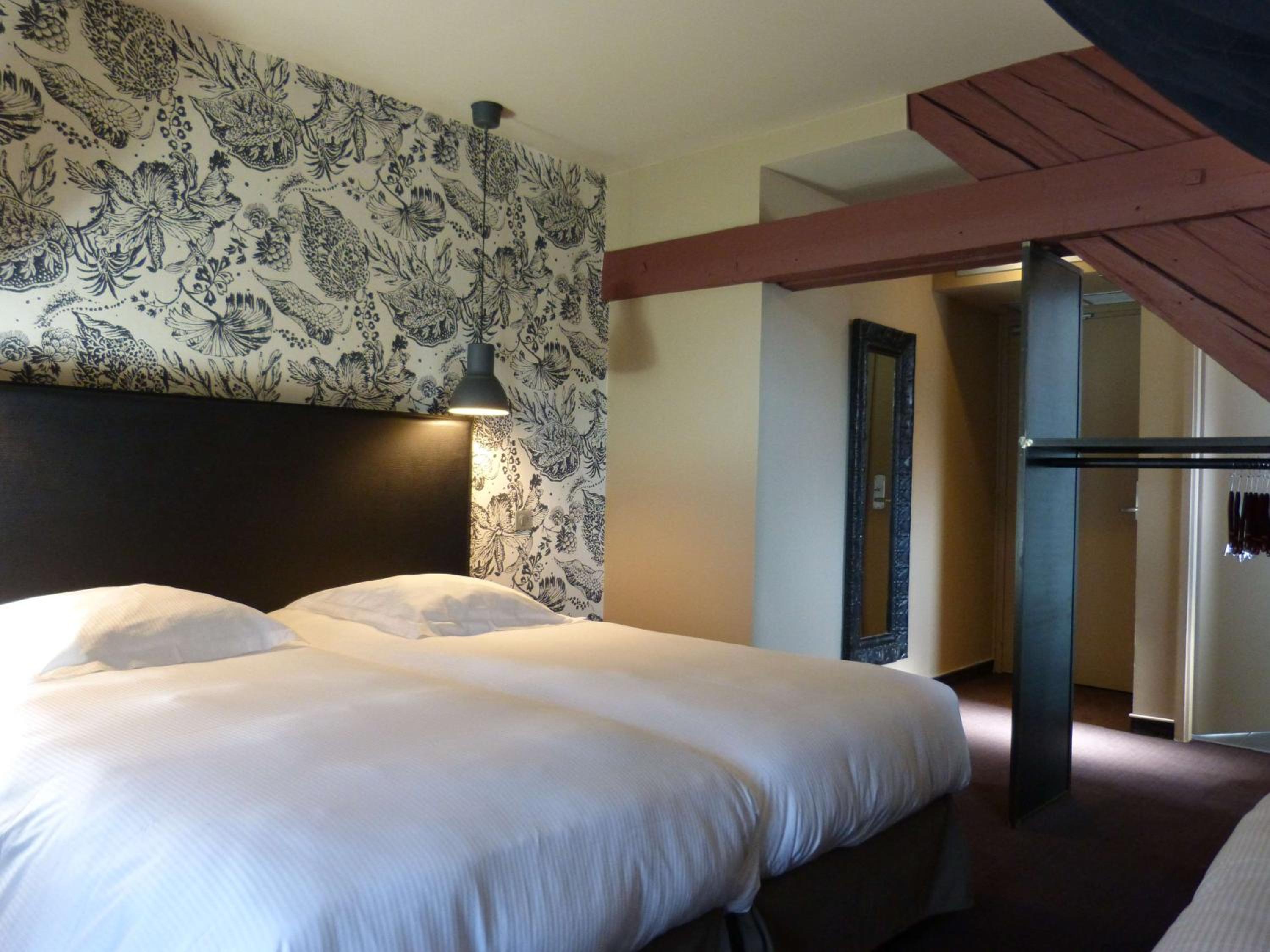 Superior King Room - Non-Smoking - Photo 21