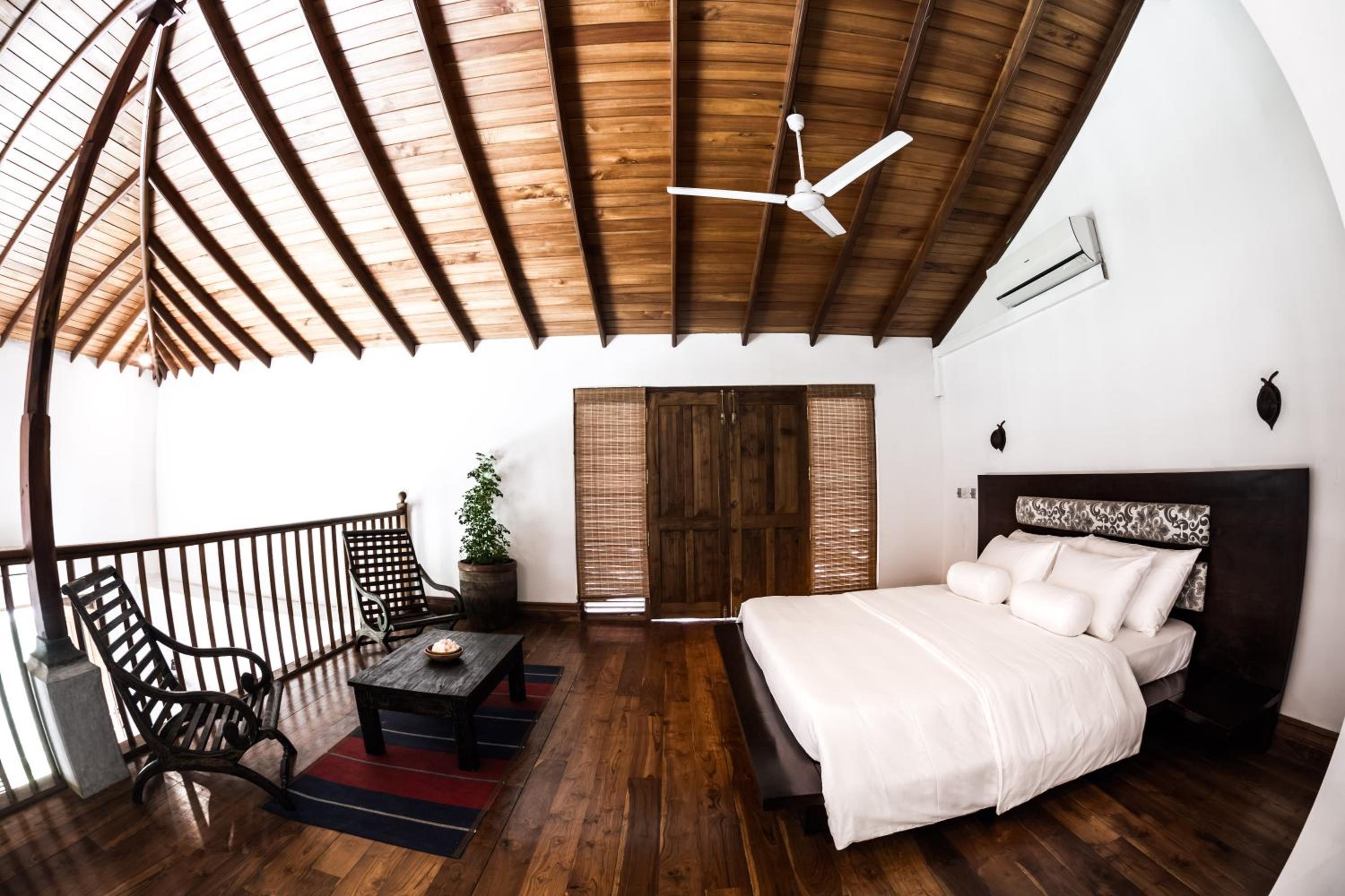 Deluxe Family Suite with Pool view photo 3