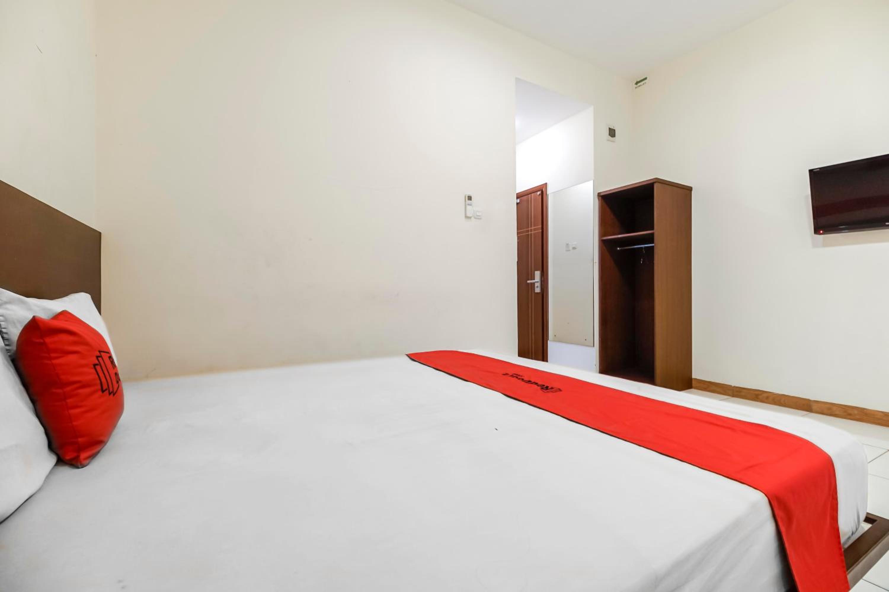 Deluxe Room - Photo 2
