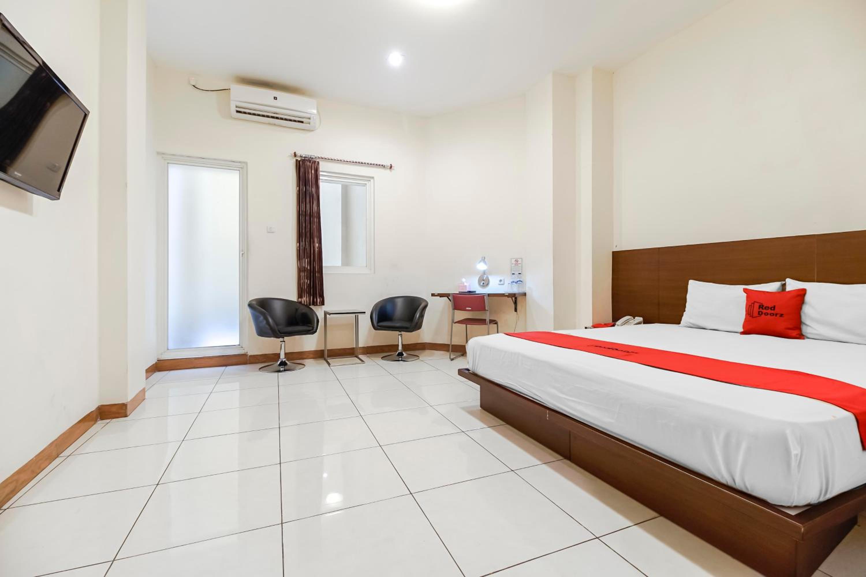 Deluxe Room - Photo 8
