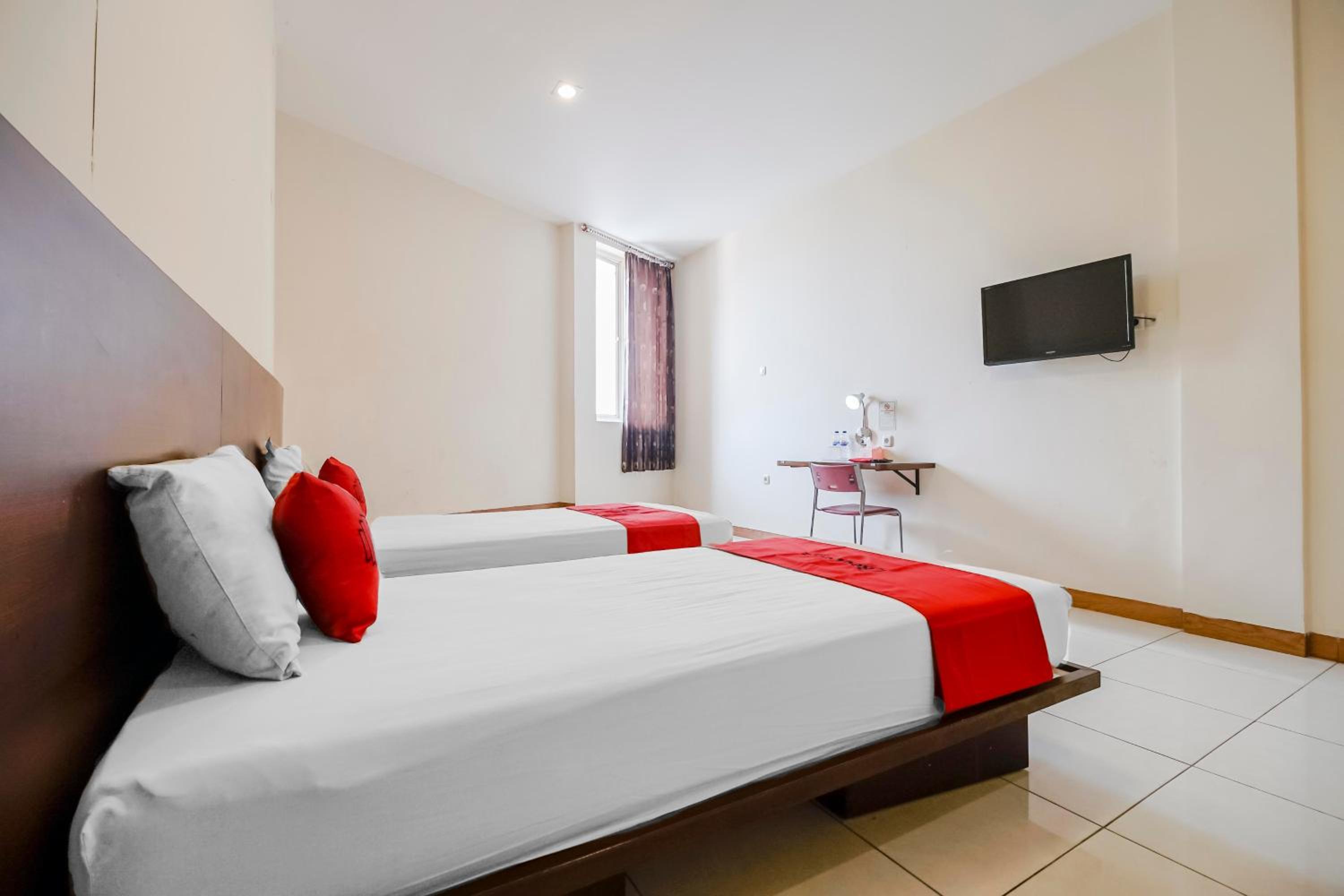 Deluxe Twin Room - Photo 8