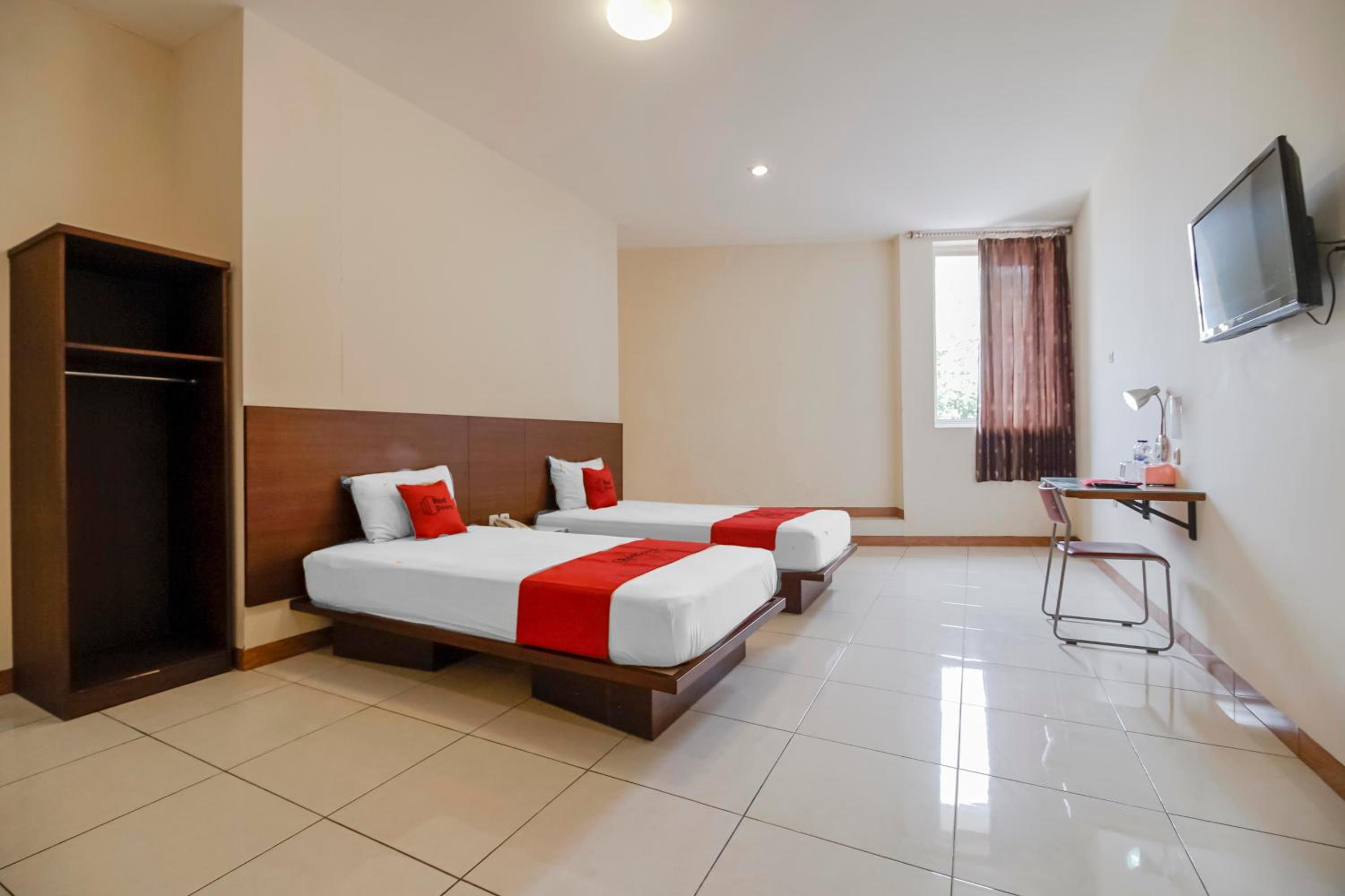 Deluxe Twin Room - Photo 7