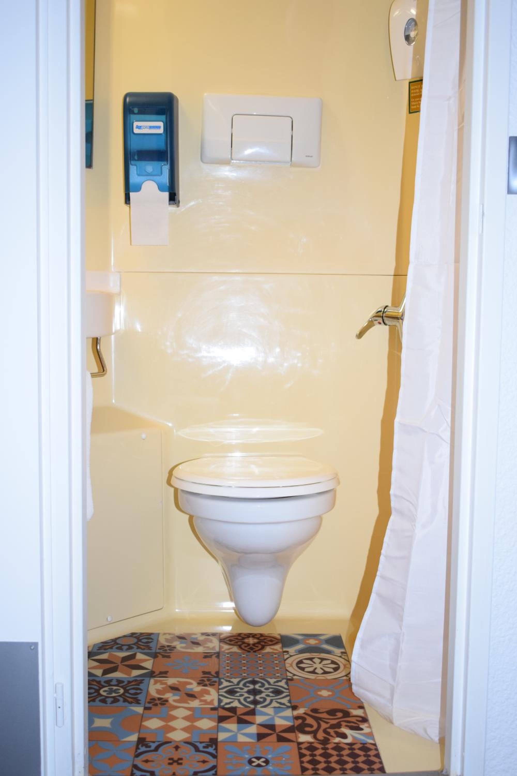 Cabrio Triple Room with Bathroom - Photo 3