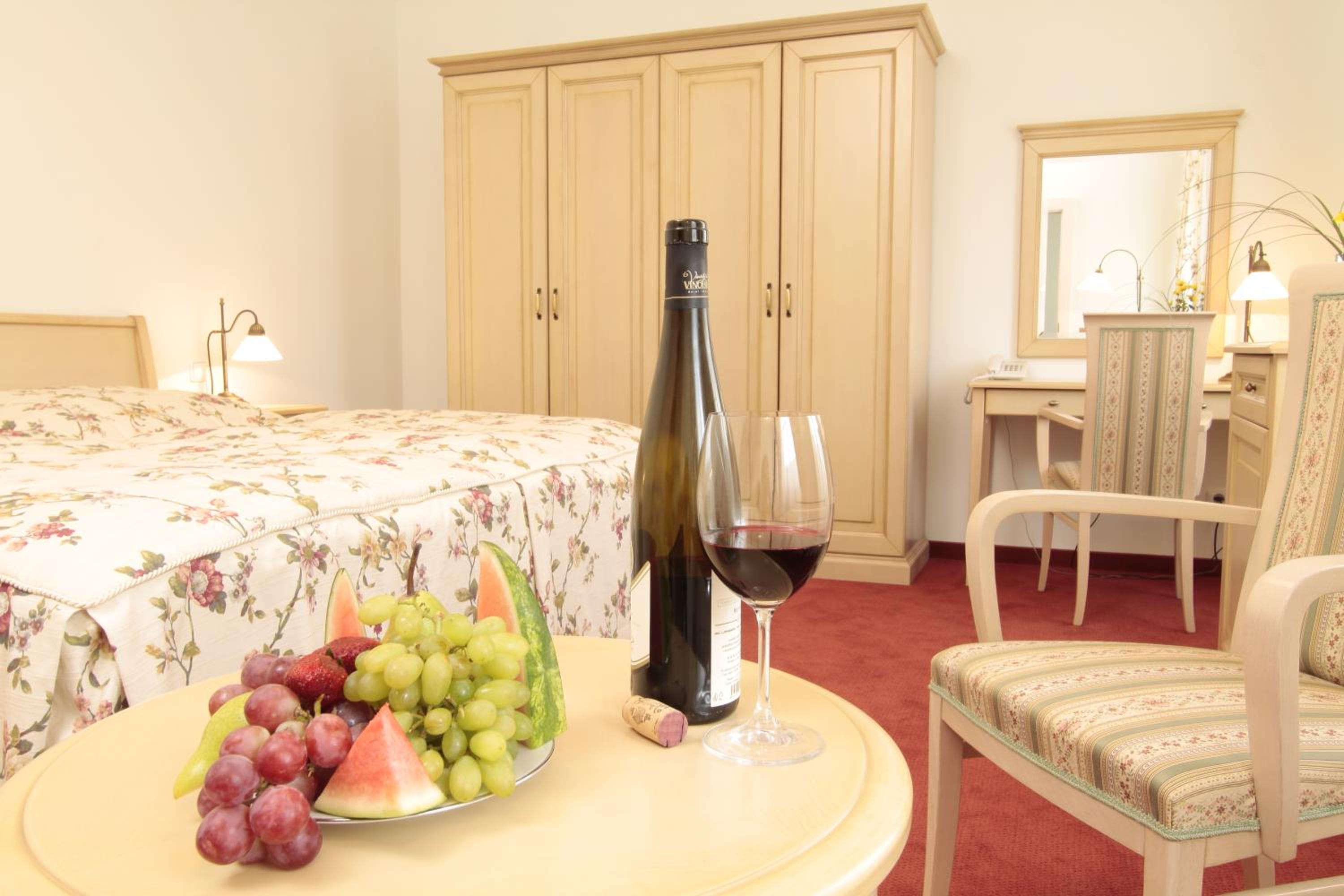 Deluxe Double Room or Twin Room with Wellness and Swimming Pool Access - Photo 8