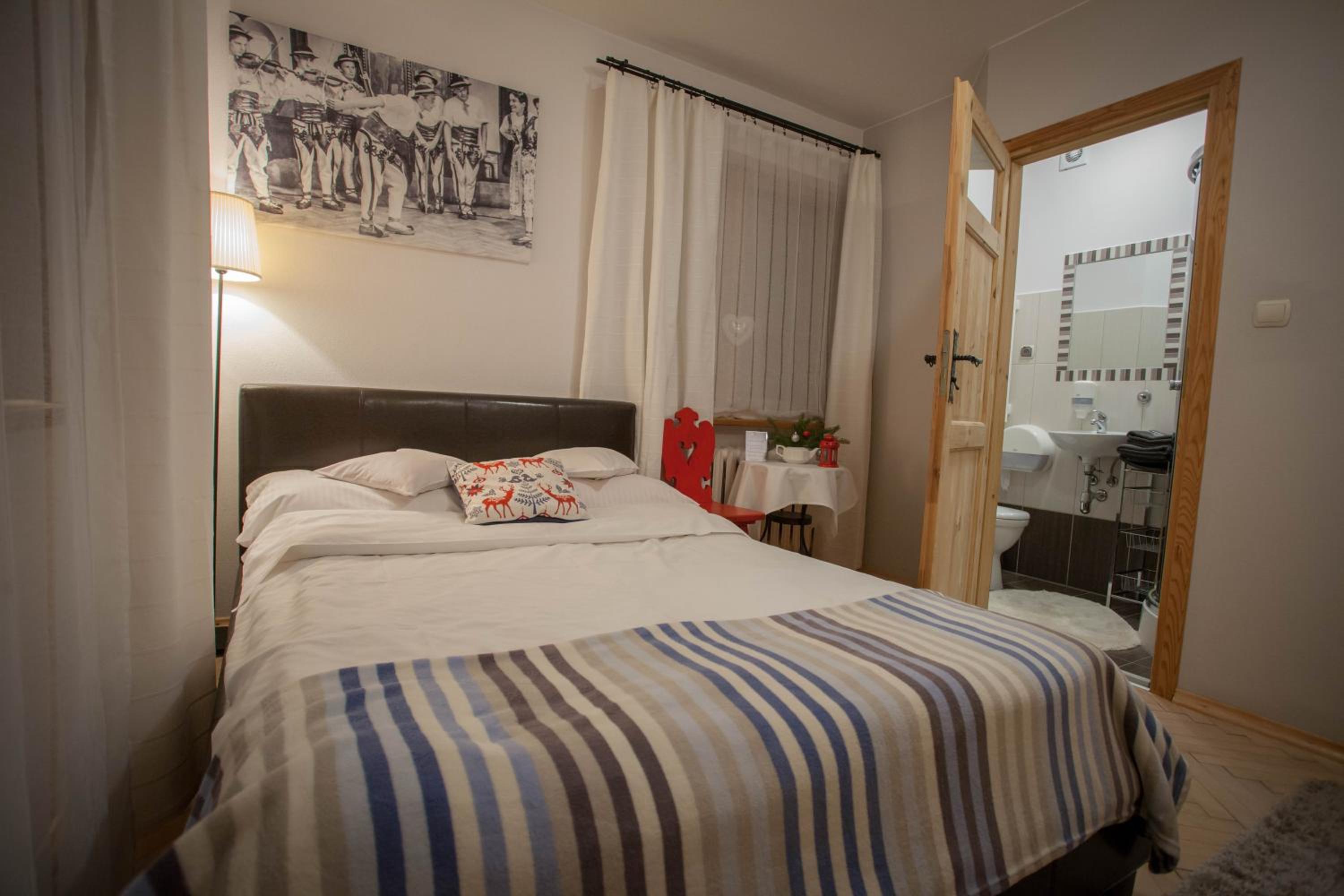 Standard Double or Twin Room photo 3