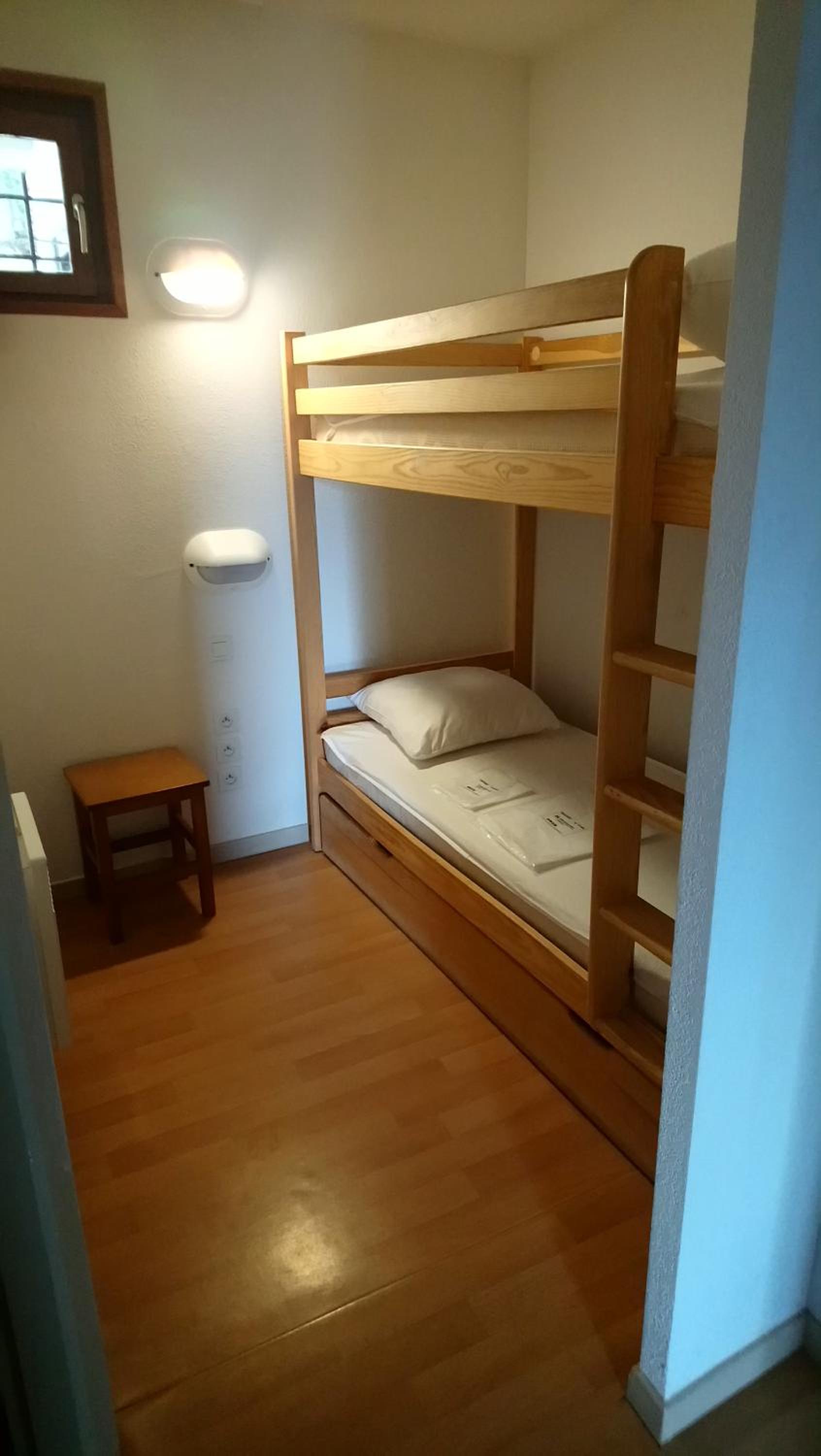 Two-Bedroom Apartment with Alcove photo 1