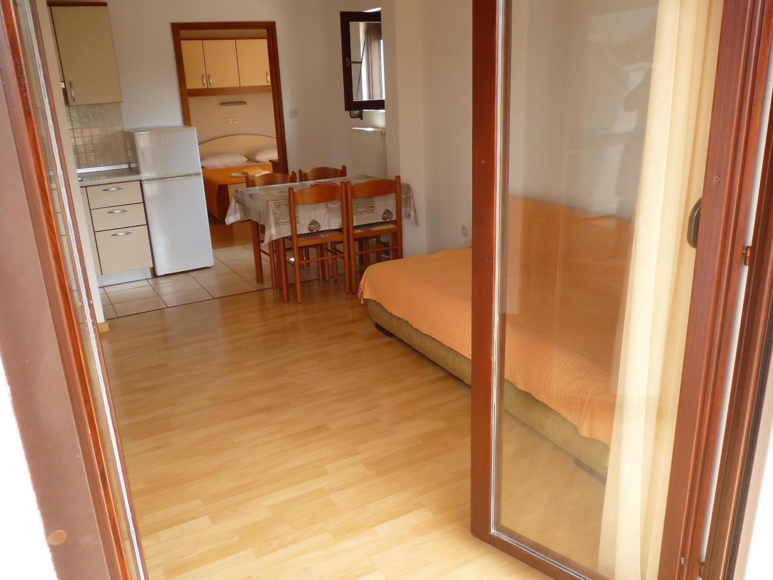 Apartment with Balcony photo 3