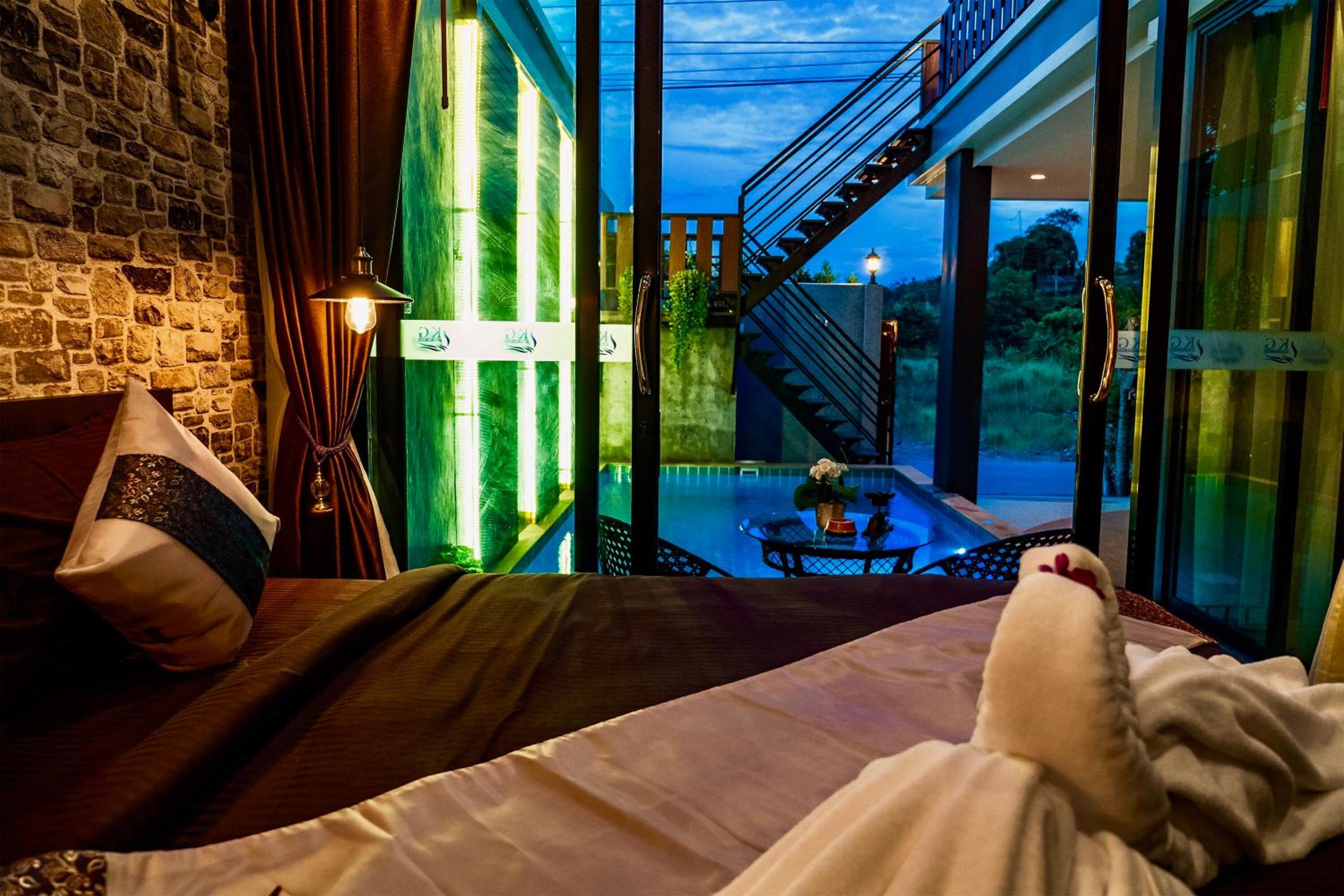 Villa with Private Pool - Photo 8